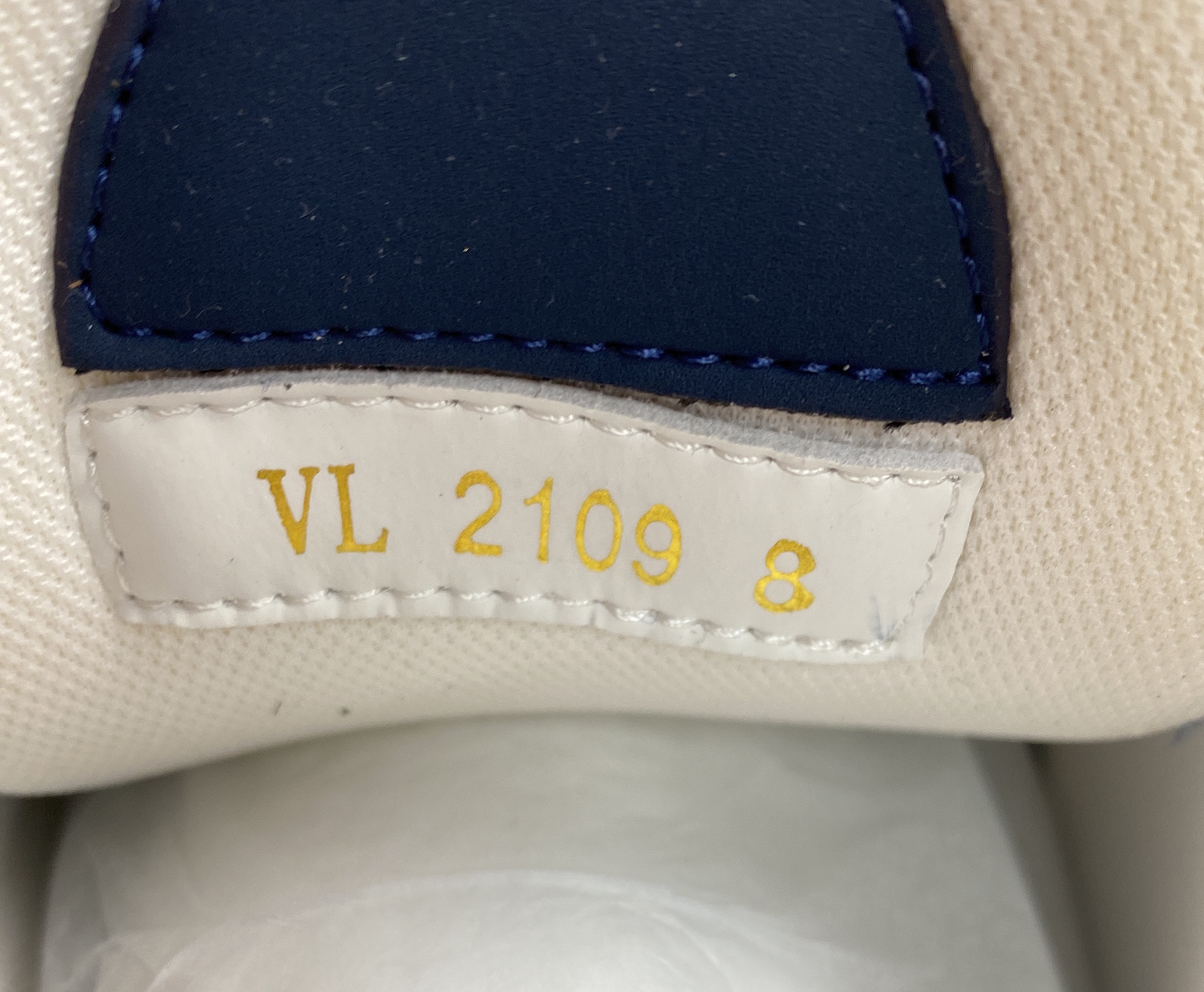 Bread shoes, little fat white shoes, guangzhou shoes, men’s and women’s height-increasing dad shoes, high l sneakers, cross-border shoes, european station 5