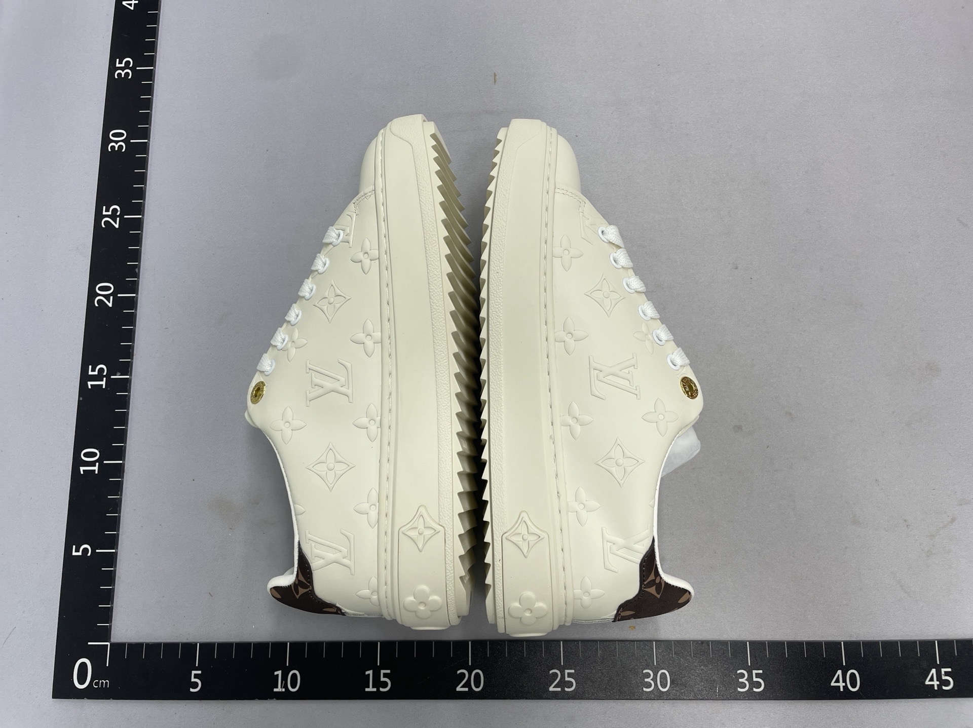 2025 new men’s casual leather sneakers – chunky sole, height increasing, comfortable, non-slip, fashionable, versatile sneakers for women 4