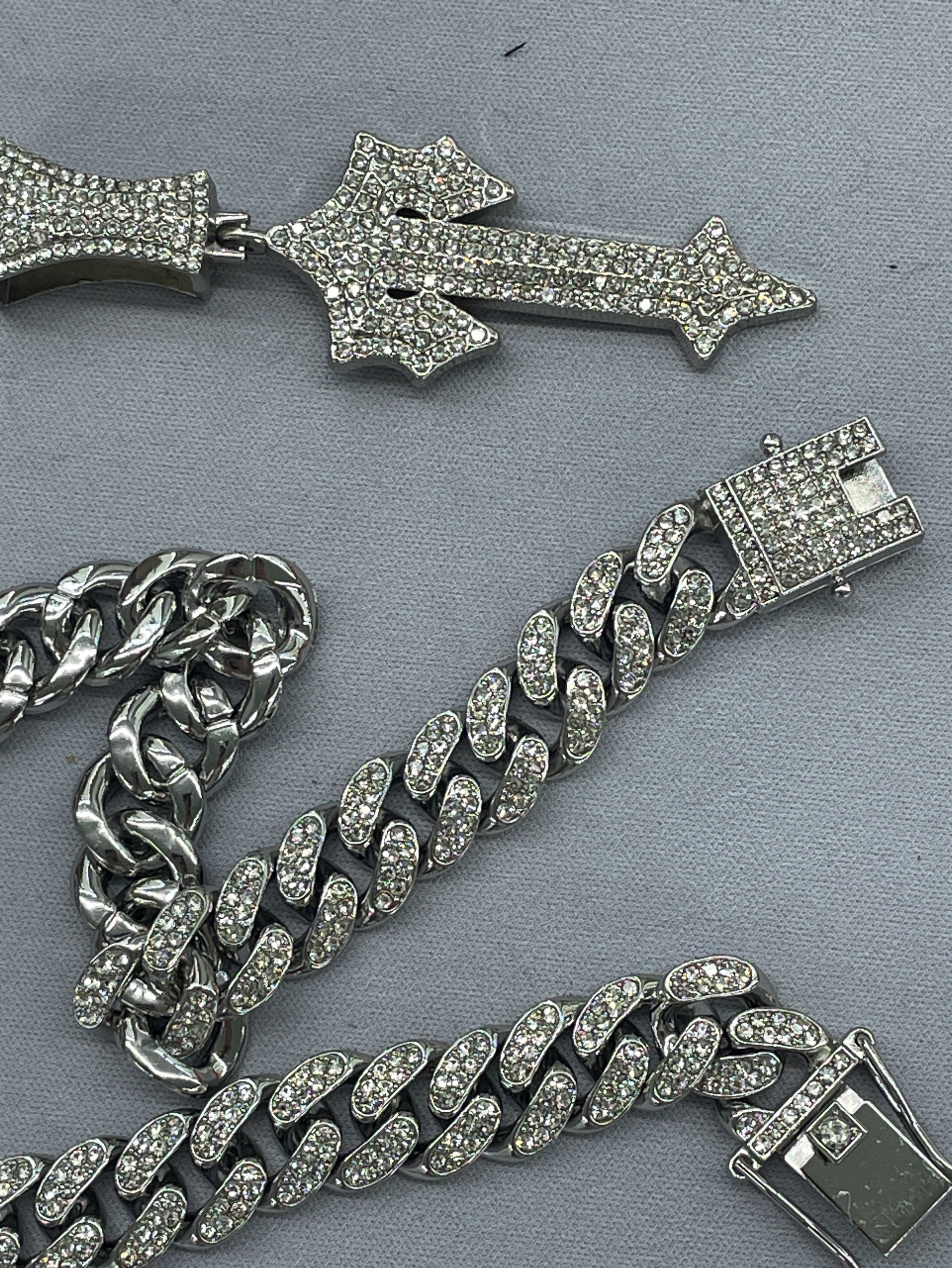 European and american new arrival: full diamond sword pendant hip-hop necklace – 3d alloy hip-hop jewelry – cross-border trendy men’s necklace 3