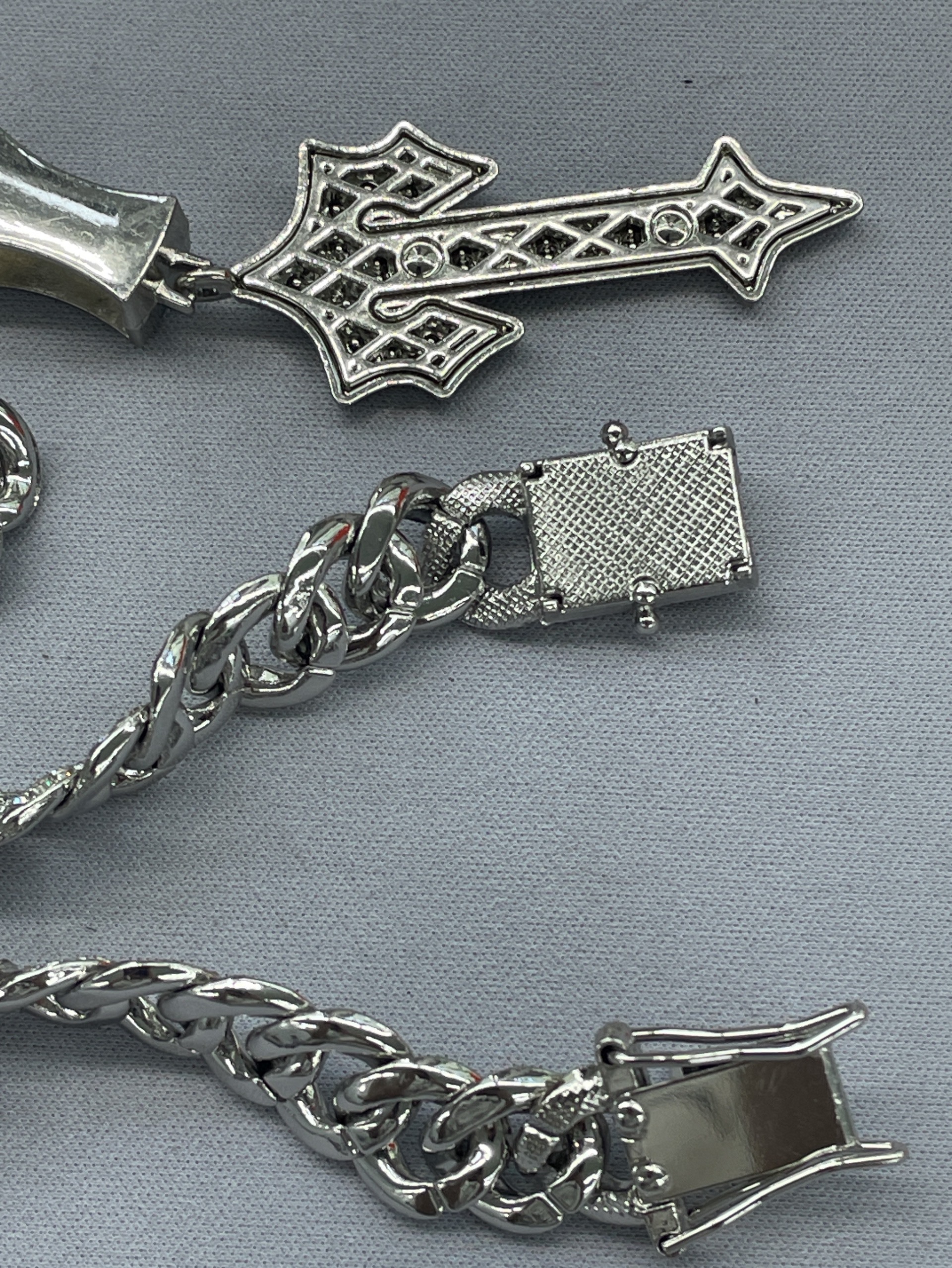 European and american new arrival: full diamond sword pendant hip-hop necklace – 3d alloy hip-hop jewelry – cross-border trendy men’s necklace 2