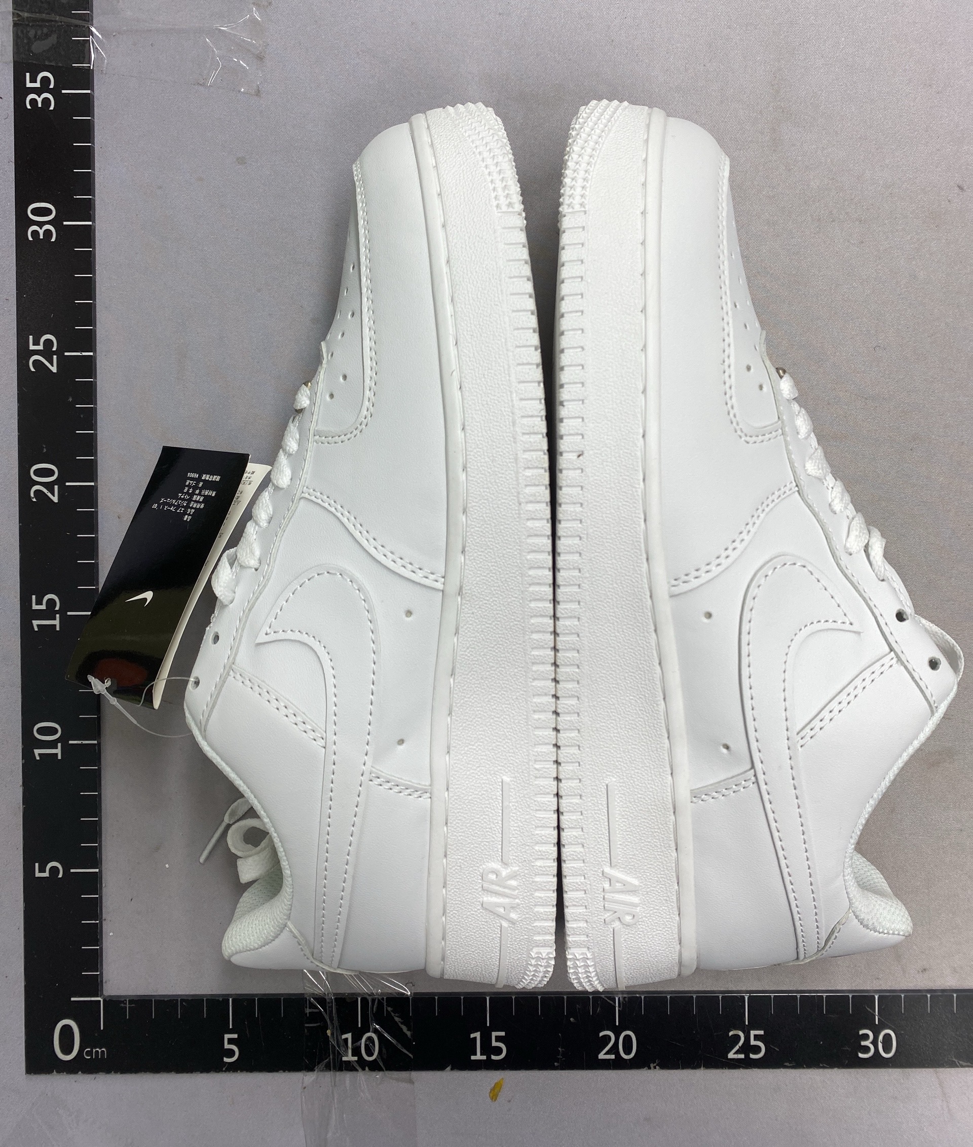 Af1 no. 1 all-white low-top student basketball shoes – versatile, trendy, athletic, casual sneakers – white sneakers 4