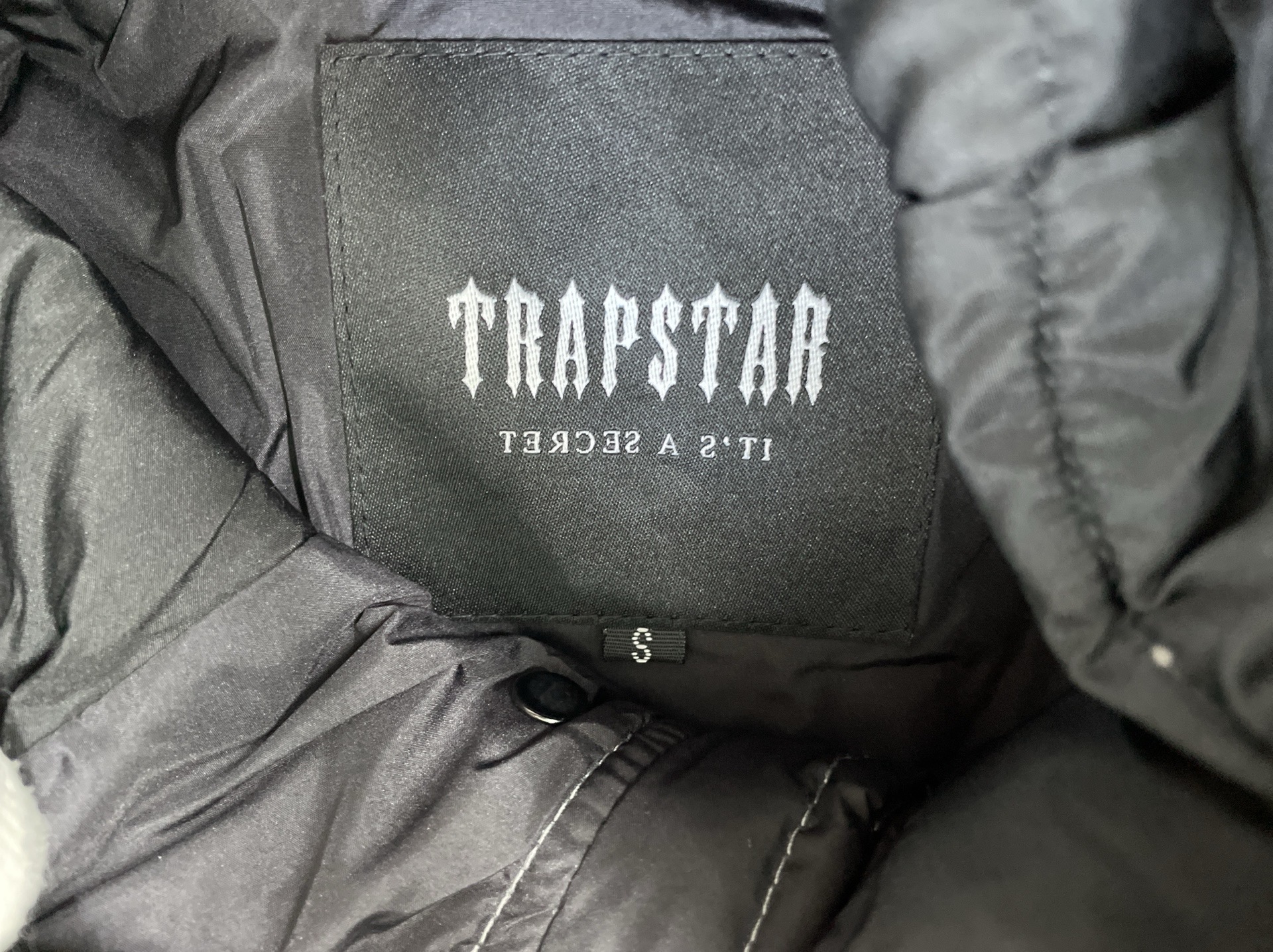 Decoding the arched puffer jacket 4