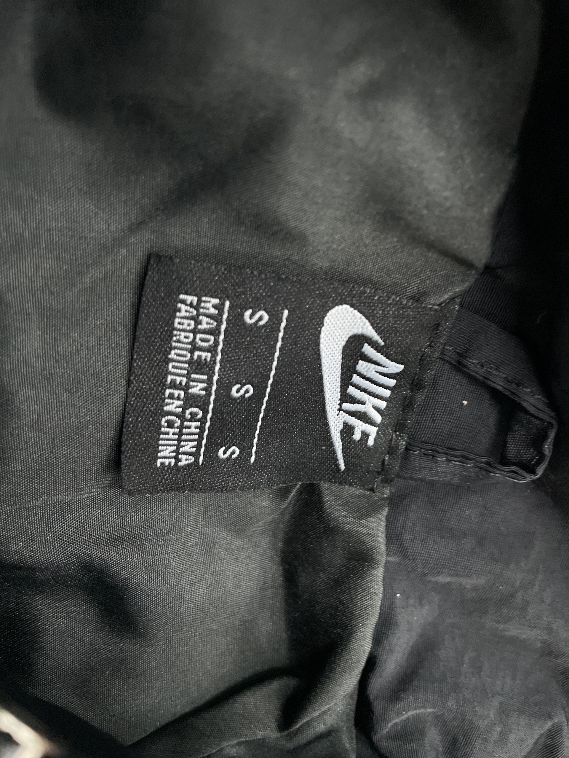 Brand new, authentic noc collaboration hooded windbreaker jacket for men. features a contrasting color block design, stand-up collar, and is suitable as a unisex couple’s jacket. made with cotton 2