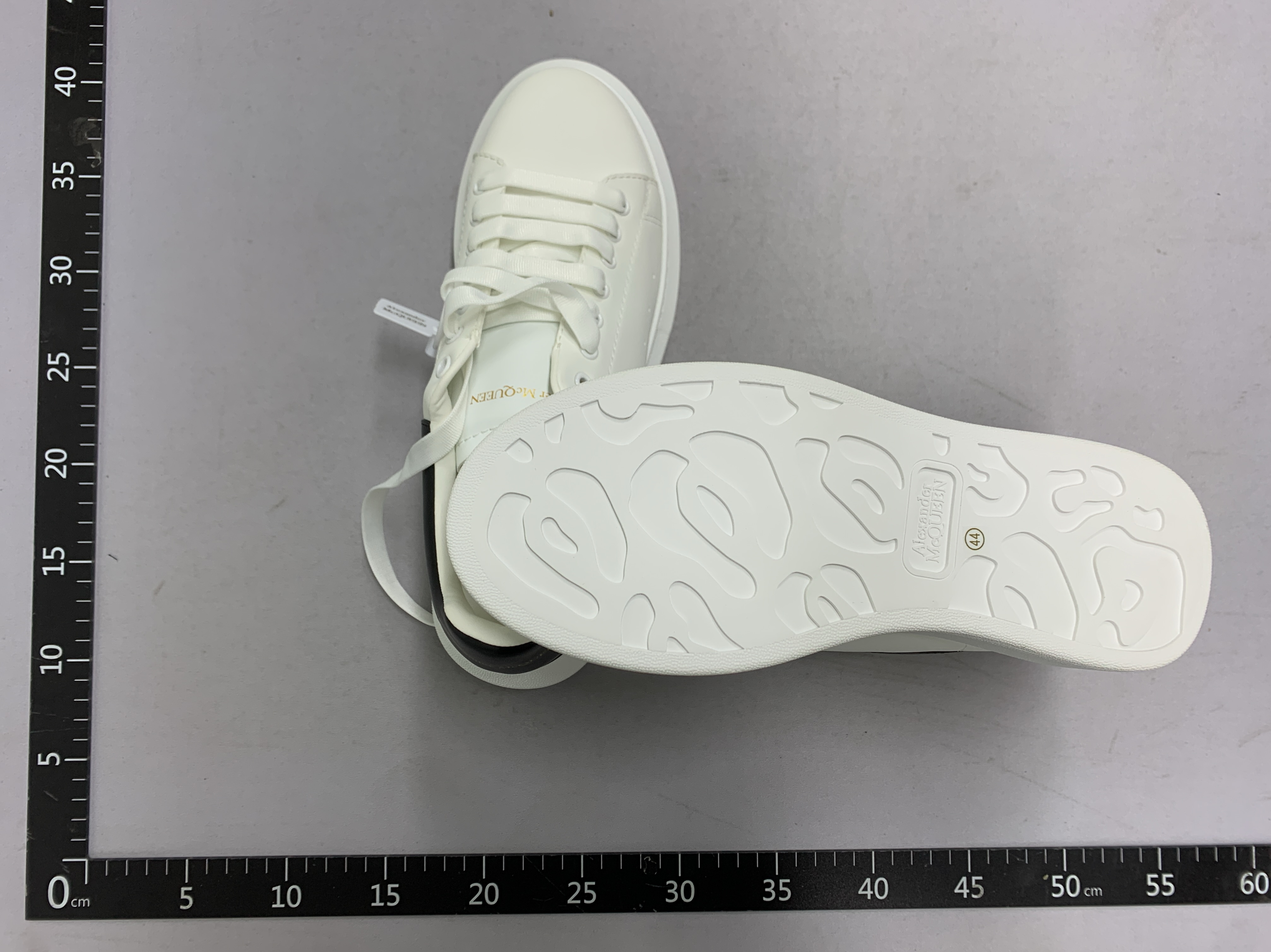 High-end mcqueen genuine leather white sneakers with hidden wedge platform, thick sole, unisex, sporty, fashionable, versatile, skate shoes, casual shoes 3