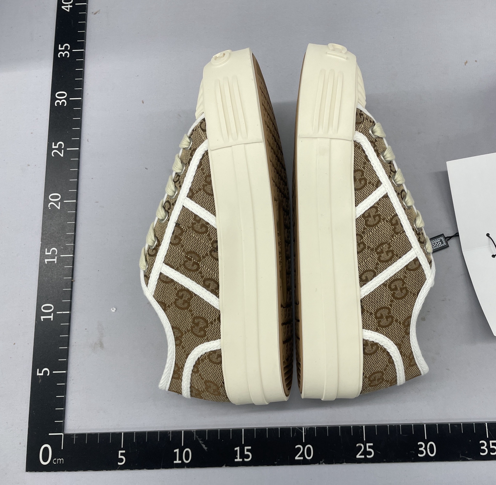 2025 high version new thick soleg popular sports shoes biscuit canvas casual shoes couple jacquard cloth white shoes 4