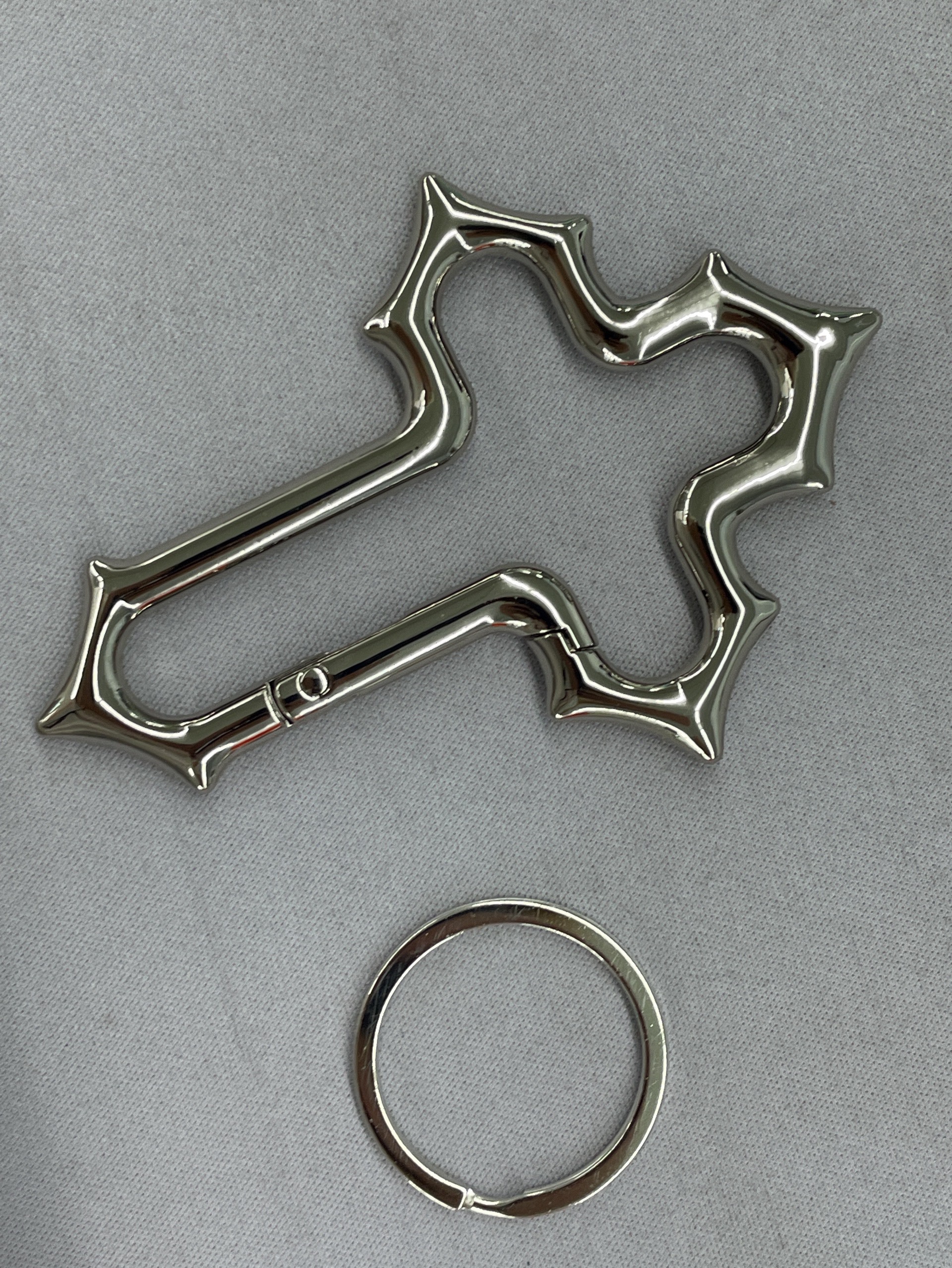 Cross zinc alloy five-pointed star metal oval keychain press opening spring buckle bag pendant hiking buckle 2