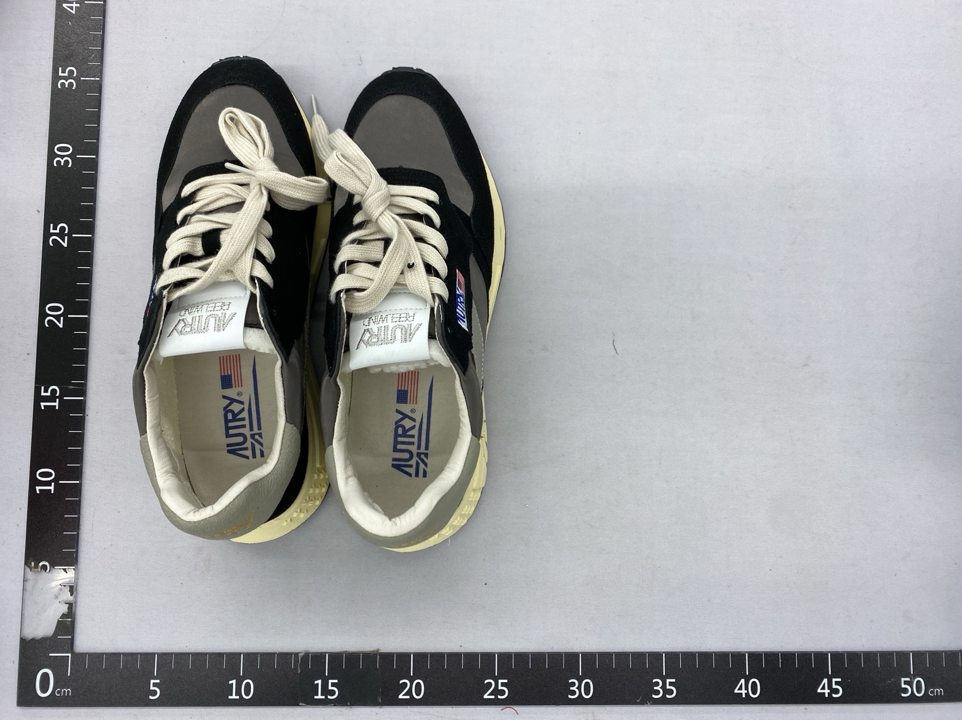 B- men’s and women’s same style casual sneakers, sports style white shoes 3