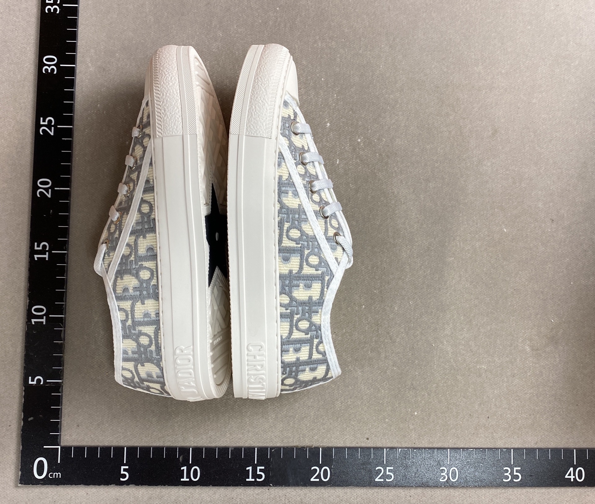 2024 retro monogram embroidered canvas sneakers – spring/autumn white shoes, chunky sole, hidden wedge, versatile low-top athletic shoes for women 3