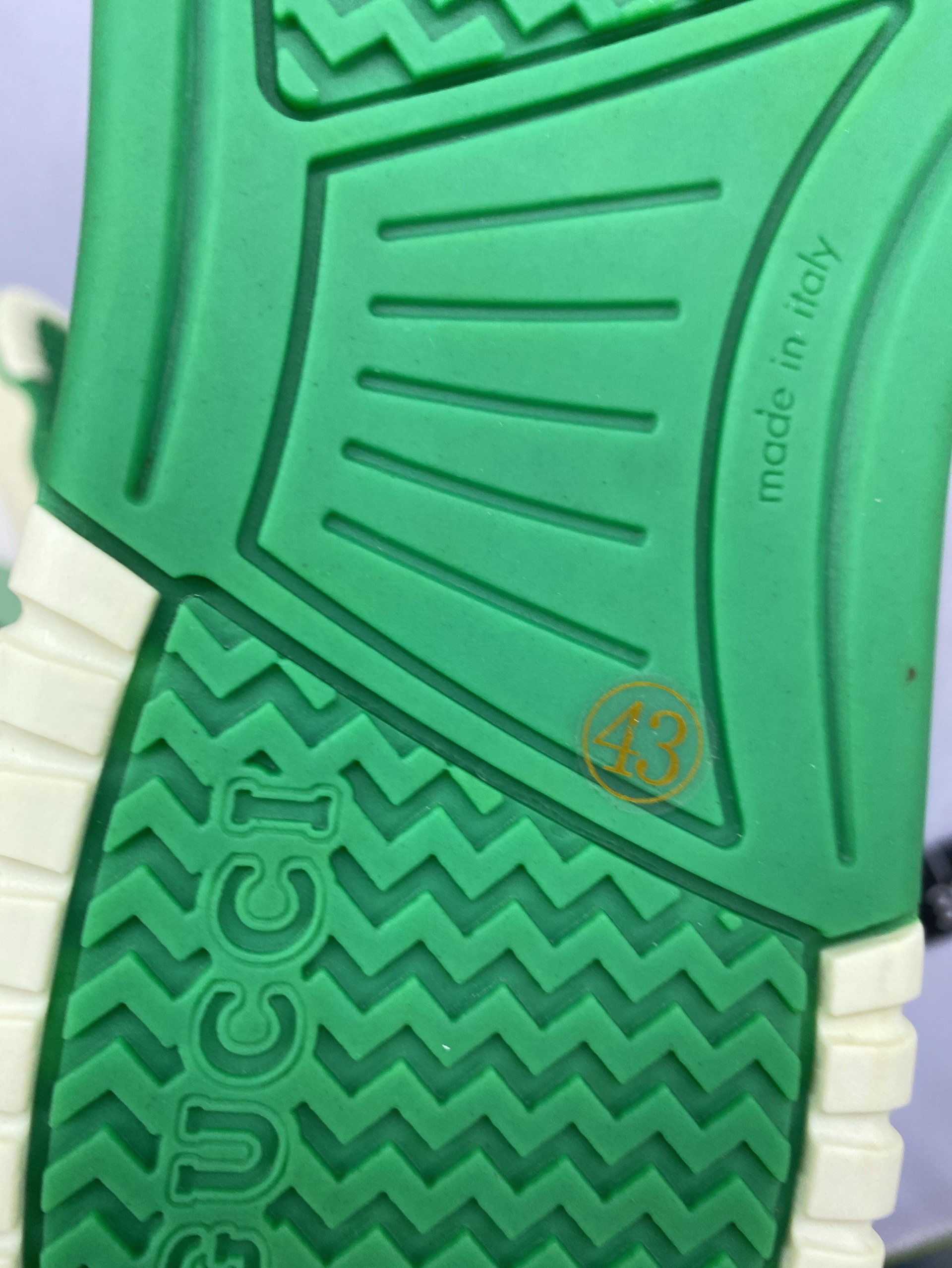 2025 new biscuit shoes genuine leather monogram flat bottom couple retro sports casual trendy color block printed white shoes 2