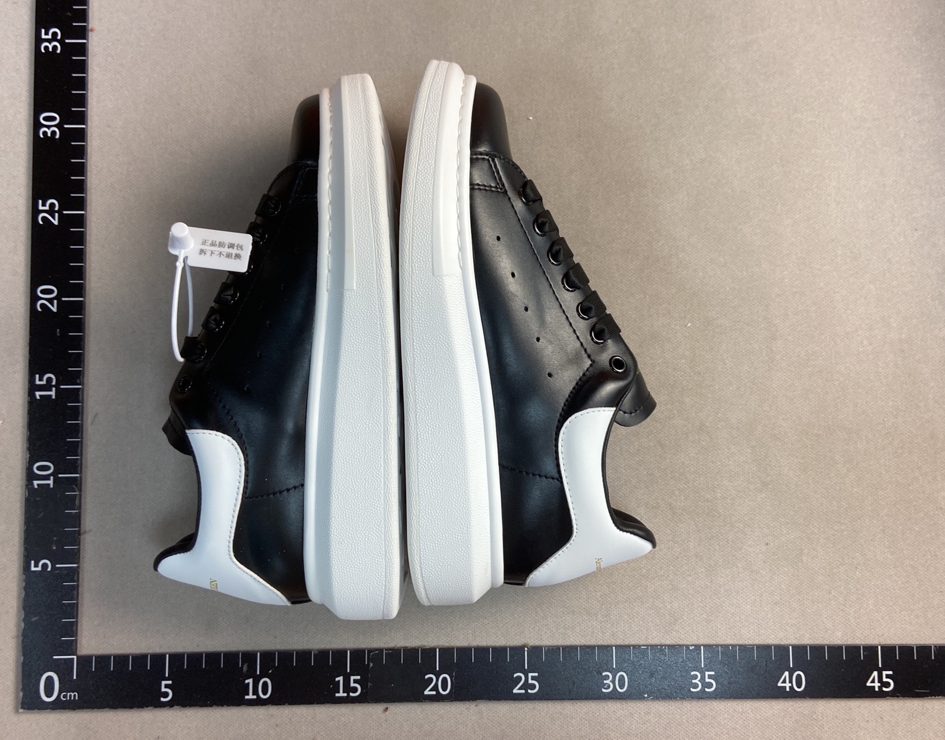2026 spring new genuine leather platform sneakers women’s black-tongue versatile athletic skate shoes chunky sole mcqueen style 3