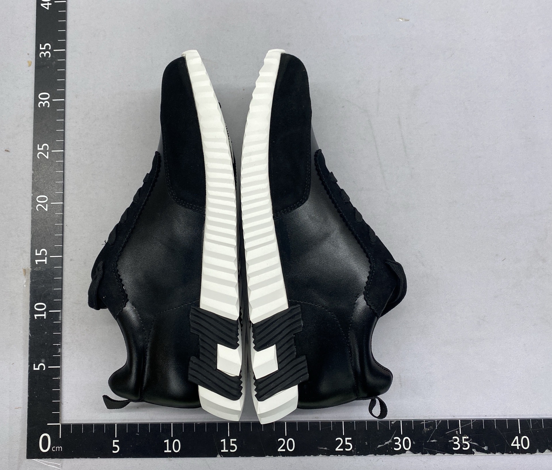 High-top new h-brand casual sneakers for women, spring 2026 collection, chunky sole, breathable genuine leather, couple’s panda white sneakers 3