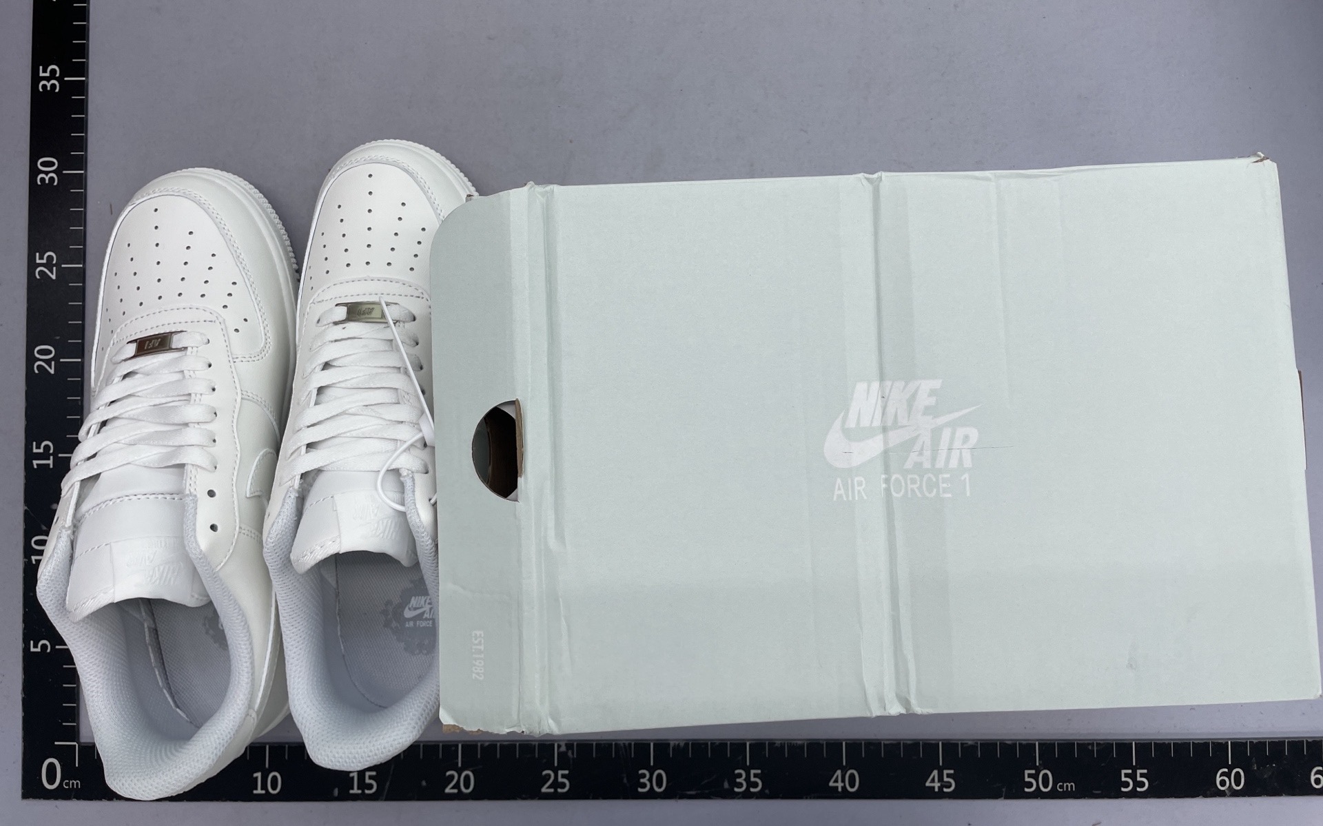 All-white, full-grain leather, classic low-top casual sneakers 6