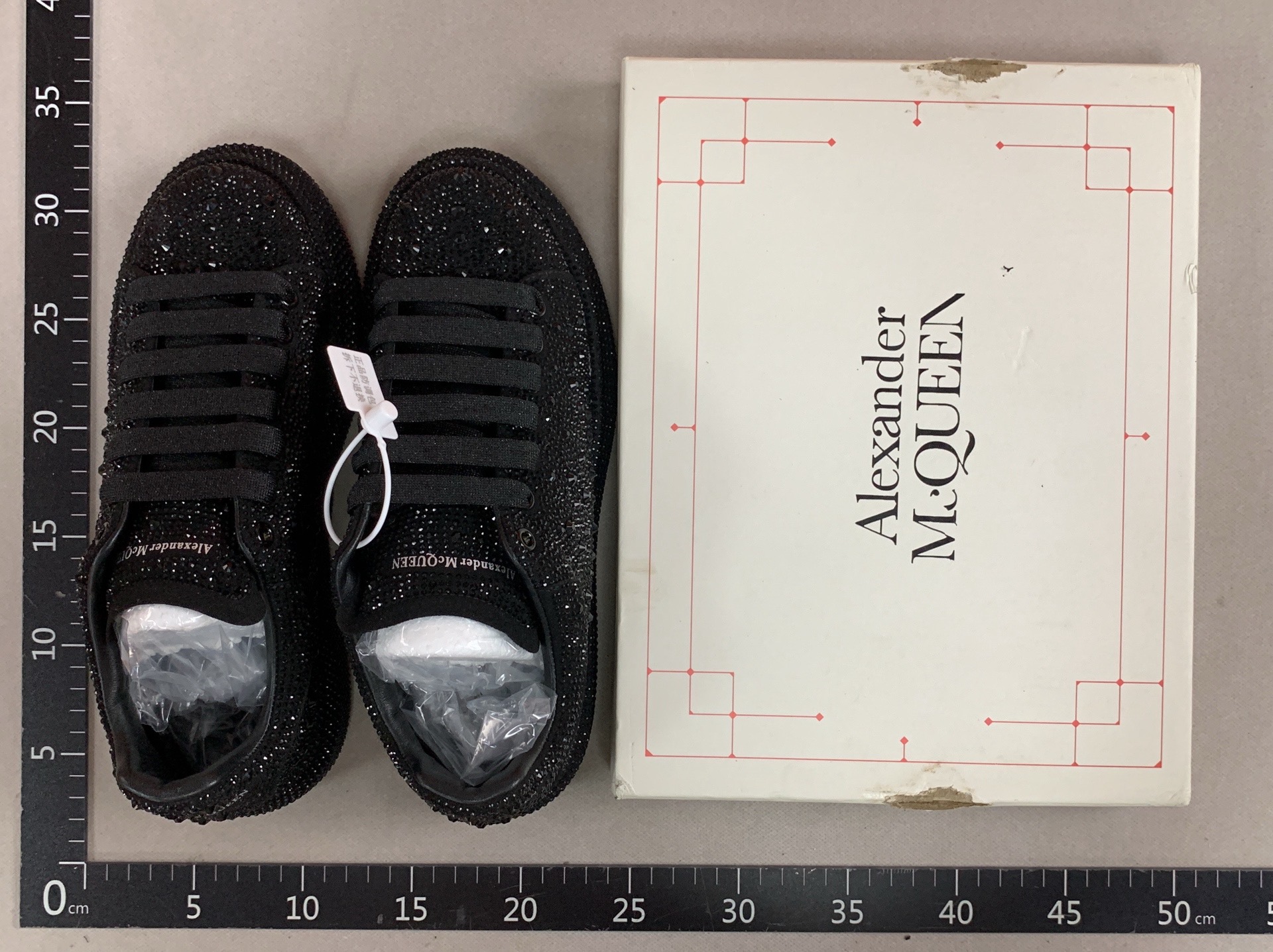 Rhinestone-encrusted, black diamond star-style platform sneakers for couples, made with genuine cowhide leather, featuring a chunky sole and a “graffiti mcqueen” design 2