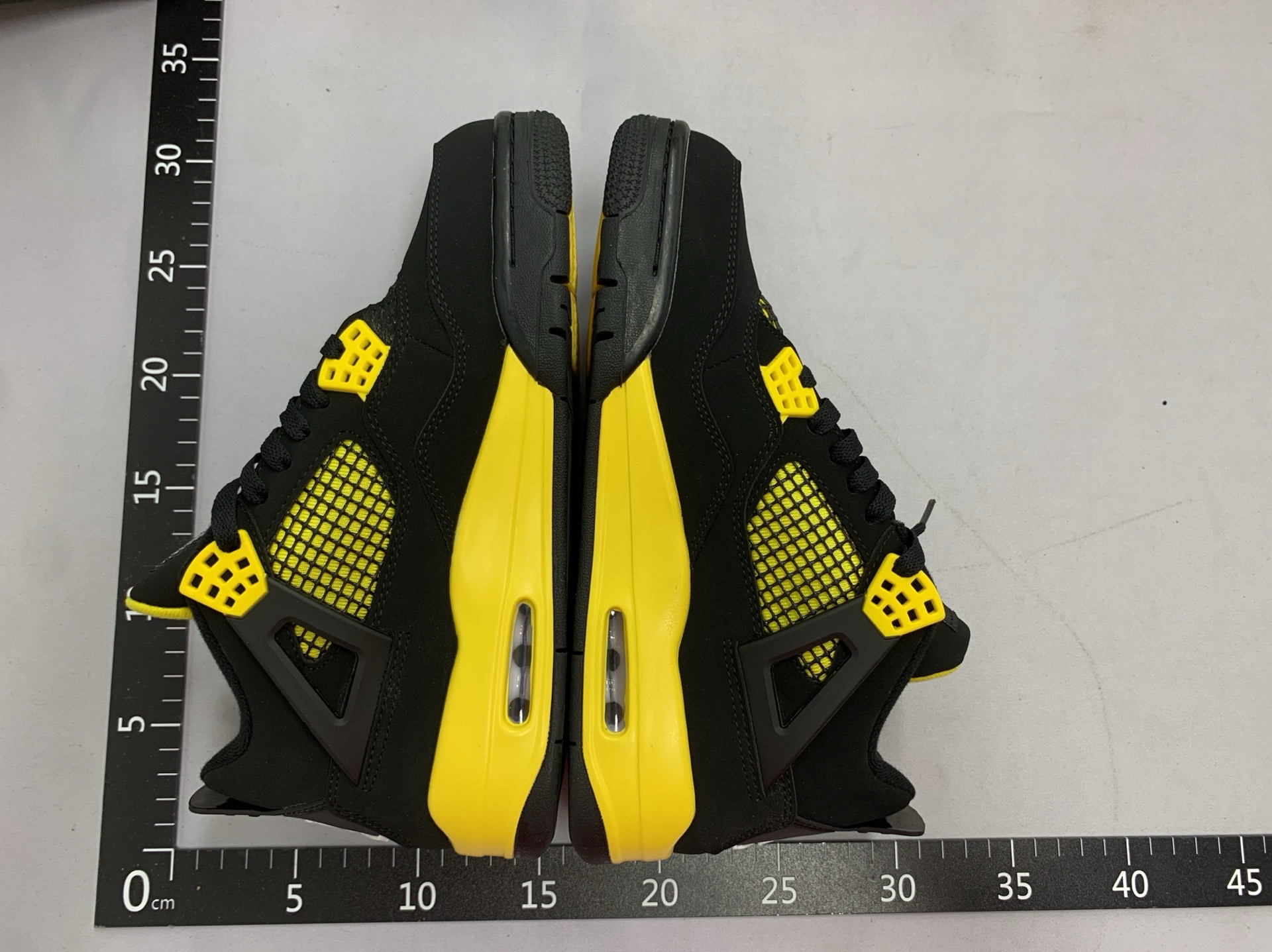 Putian export aj4 practical basketball shoes white green black yellow thunder and lightning classic mid-top sneakers men’s and women’s sports shoes 4