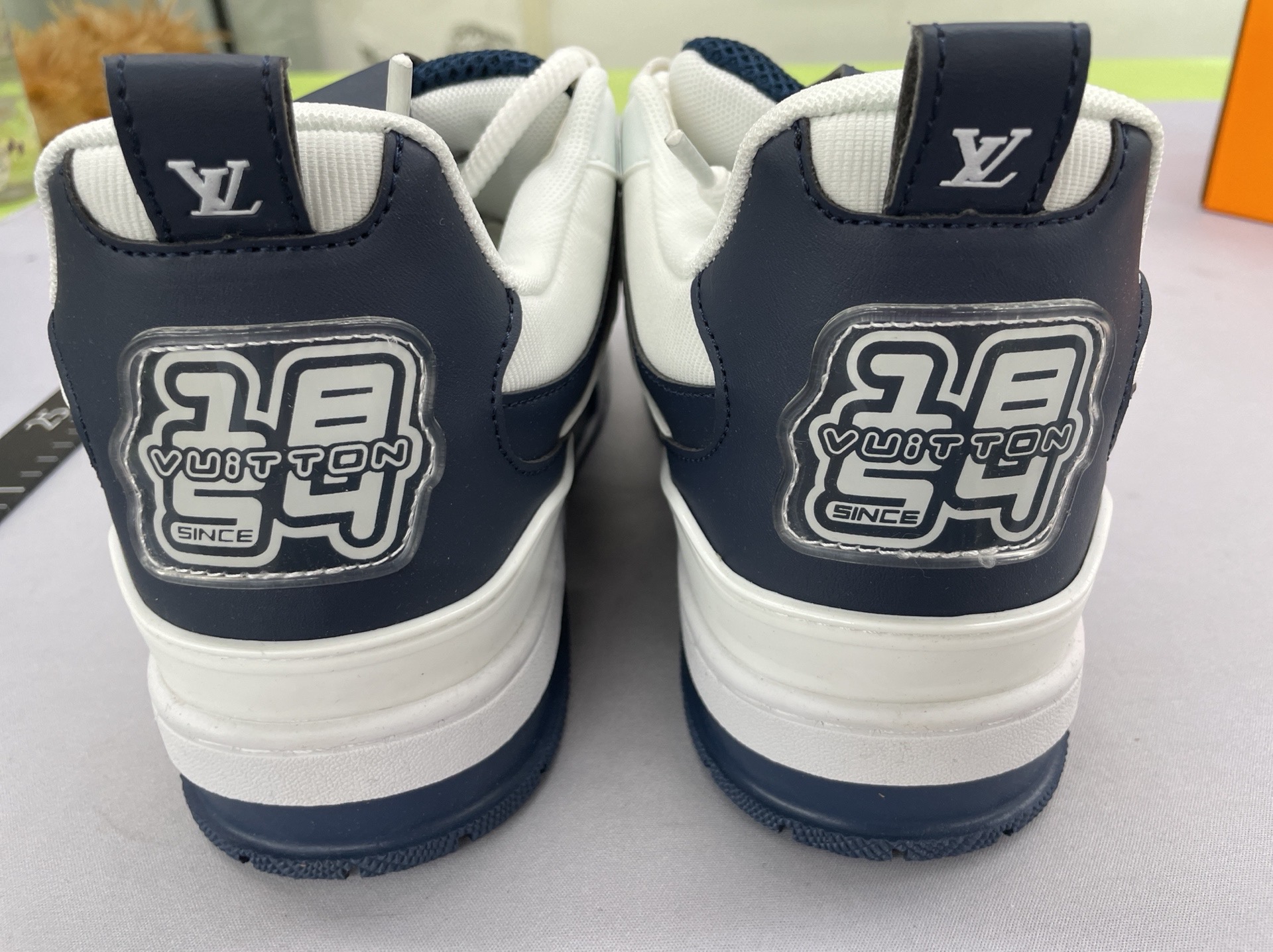 PC4 L series classic sneakers 3