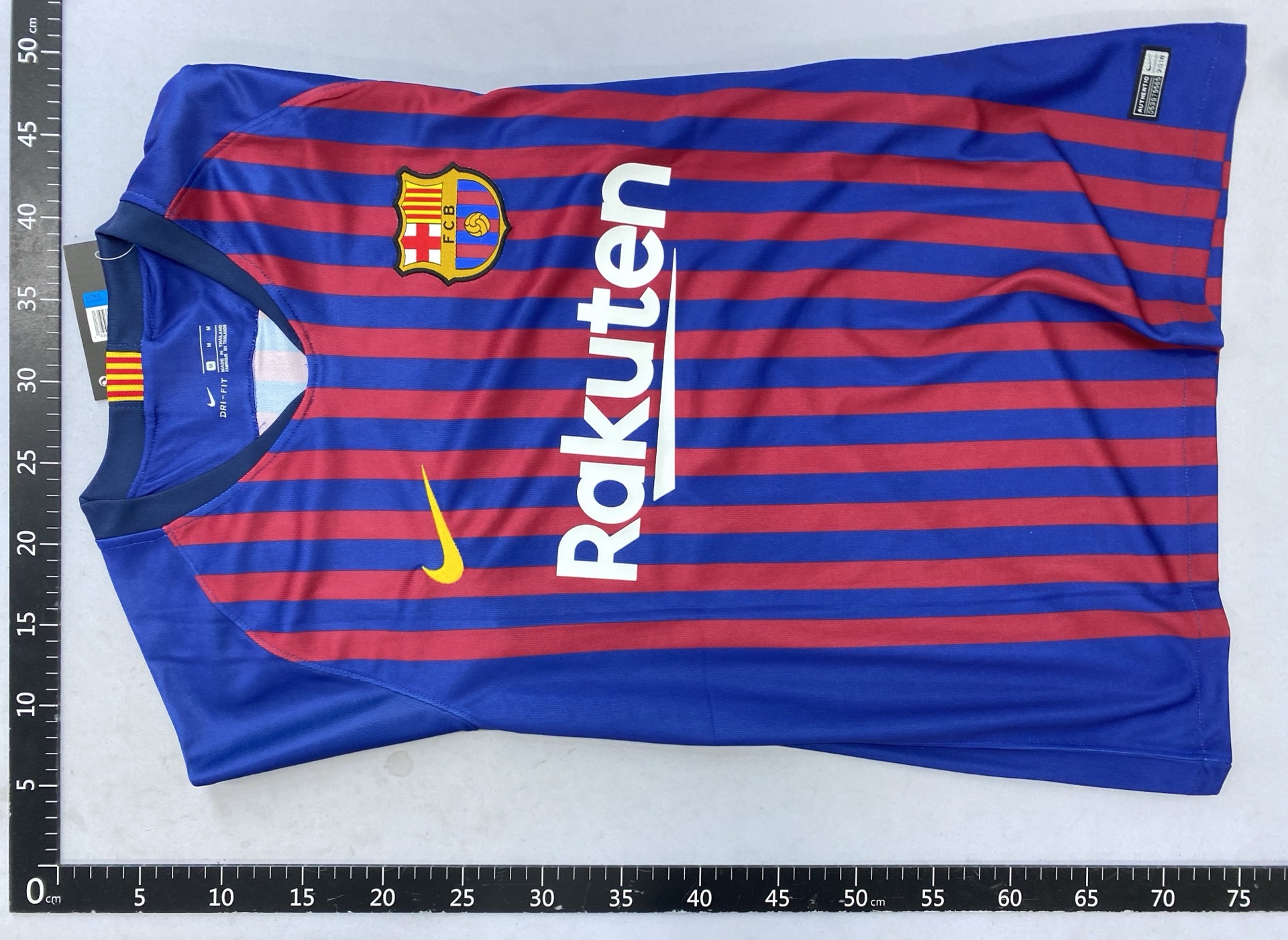 Retro football jersey barcelona classic nostalgic replica – messi, ronaldinho, xavi, vila, neymar jerseys 4