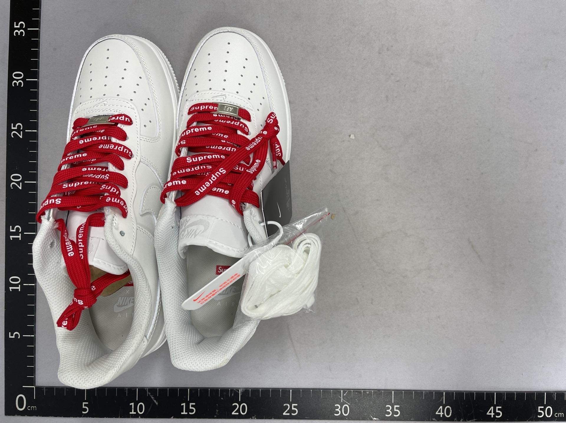 Low-top, versatile, and trendy sneakers – style a 6