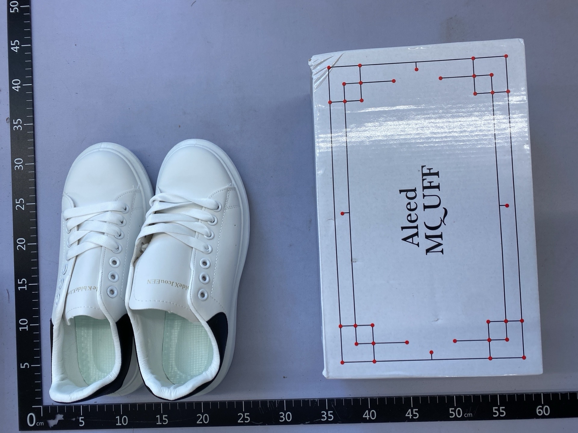 Mcqueen style sneakers for men, height-increasing, lightweight, k-style couple style casualwhite shoes, flat heel 2