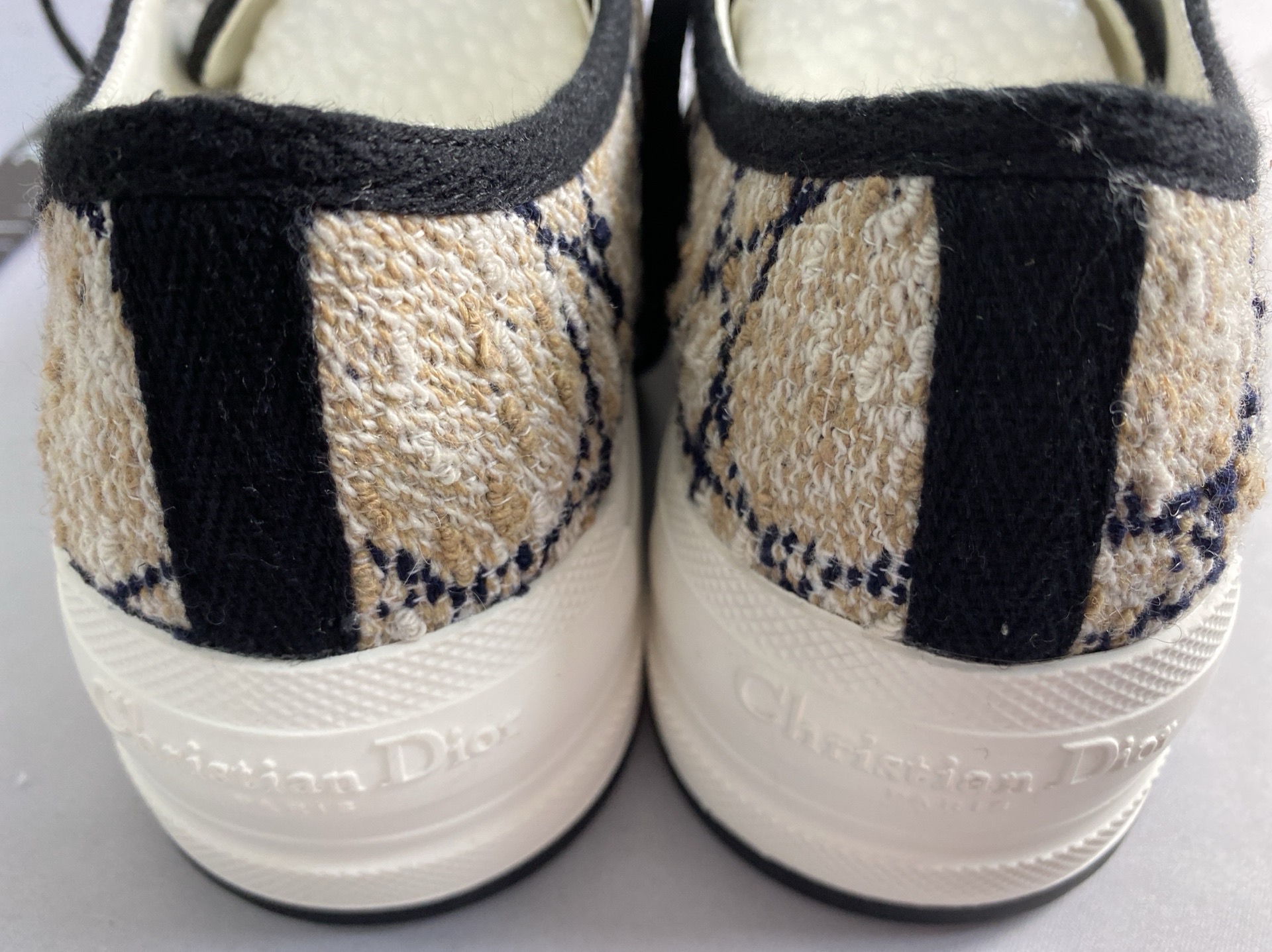 2026 new d-brand european and american monogram embroidered letter canvas sneakers, chunky sole white shoes, versatile casual skate shoes for women 3