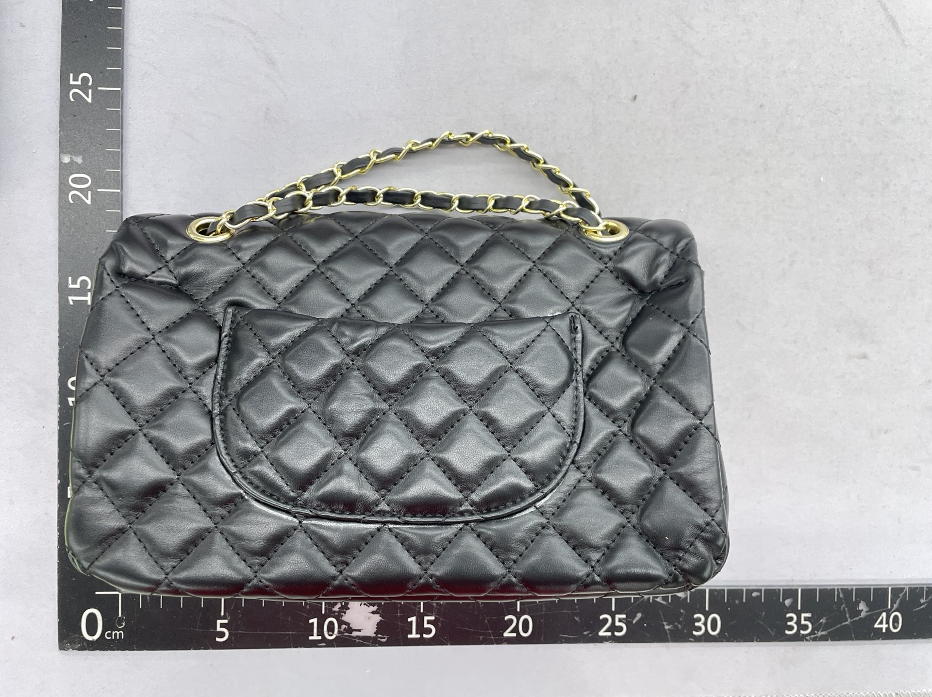 Zw-1’s unique design highlights stylish and makes your bag the focus of fashion. 3