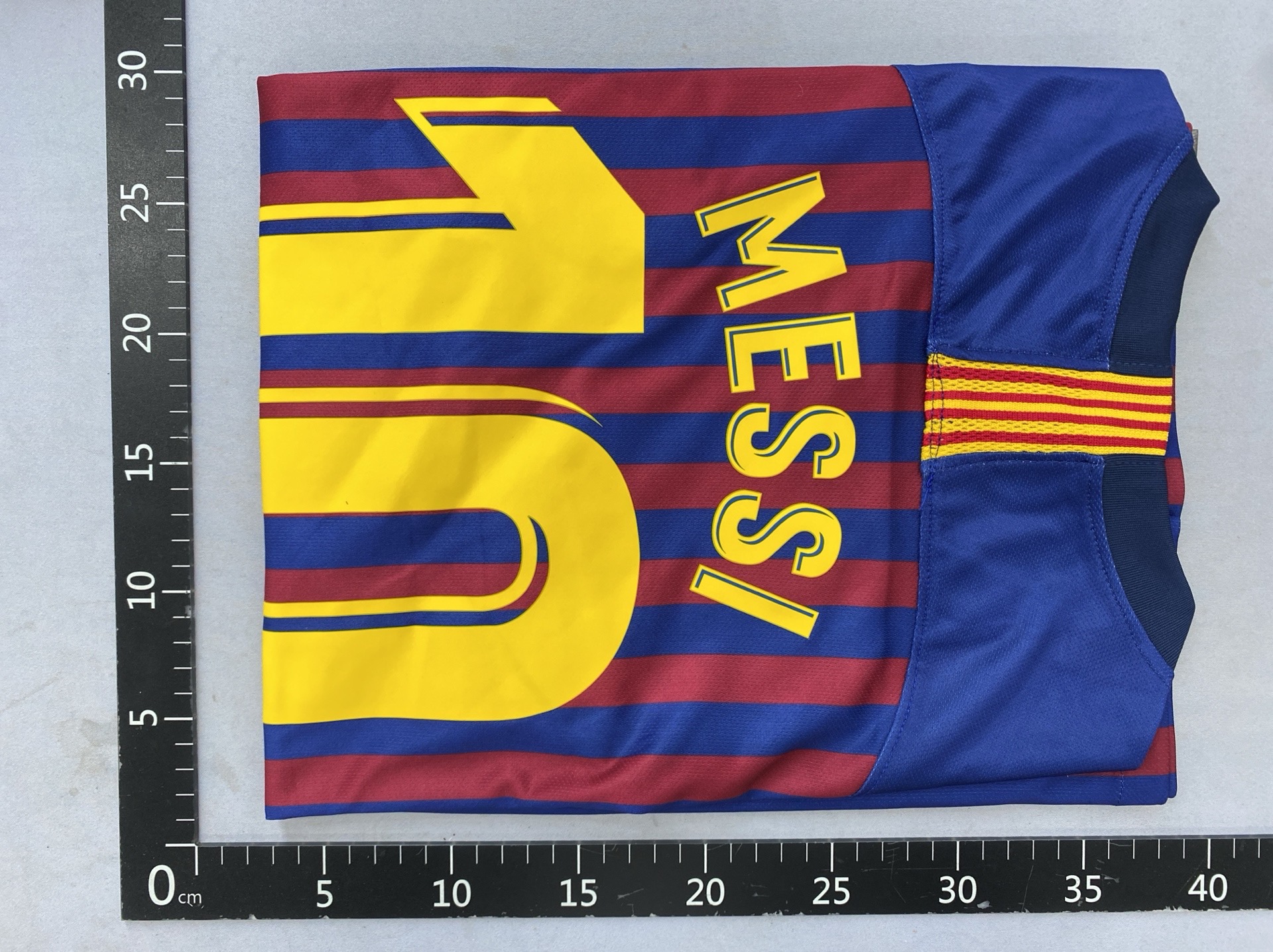 Retro football jersey barcelona classic nostalgic replica – messi, ronaldinho, xavi, vila, neymar jerseys 5