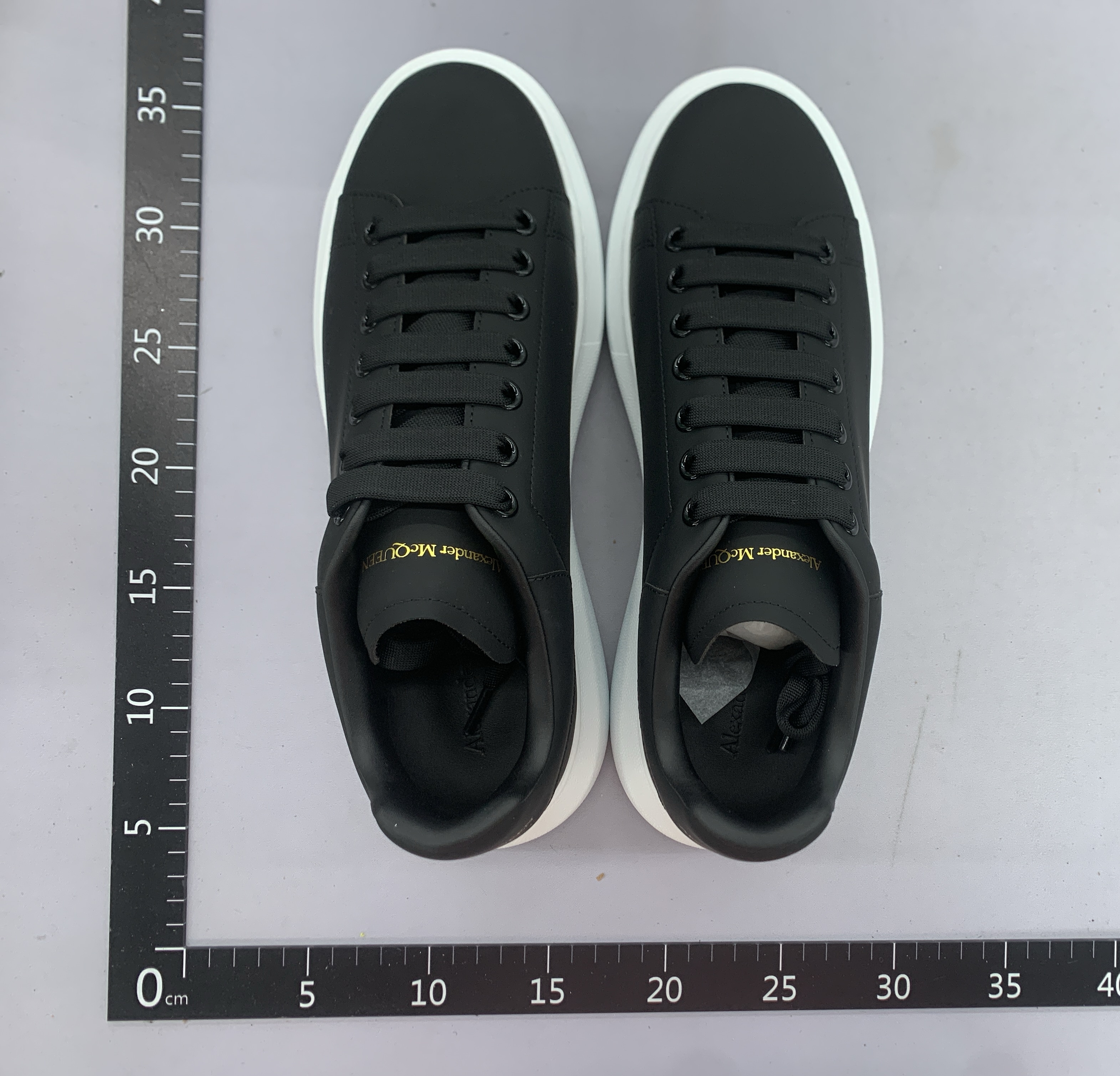 High-top mcqueen sneakers, unisex casual style, genuine leather, white sneakers, breathable, height-increasing, chunky sole, direct from the factory 6