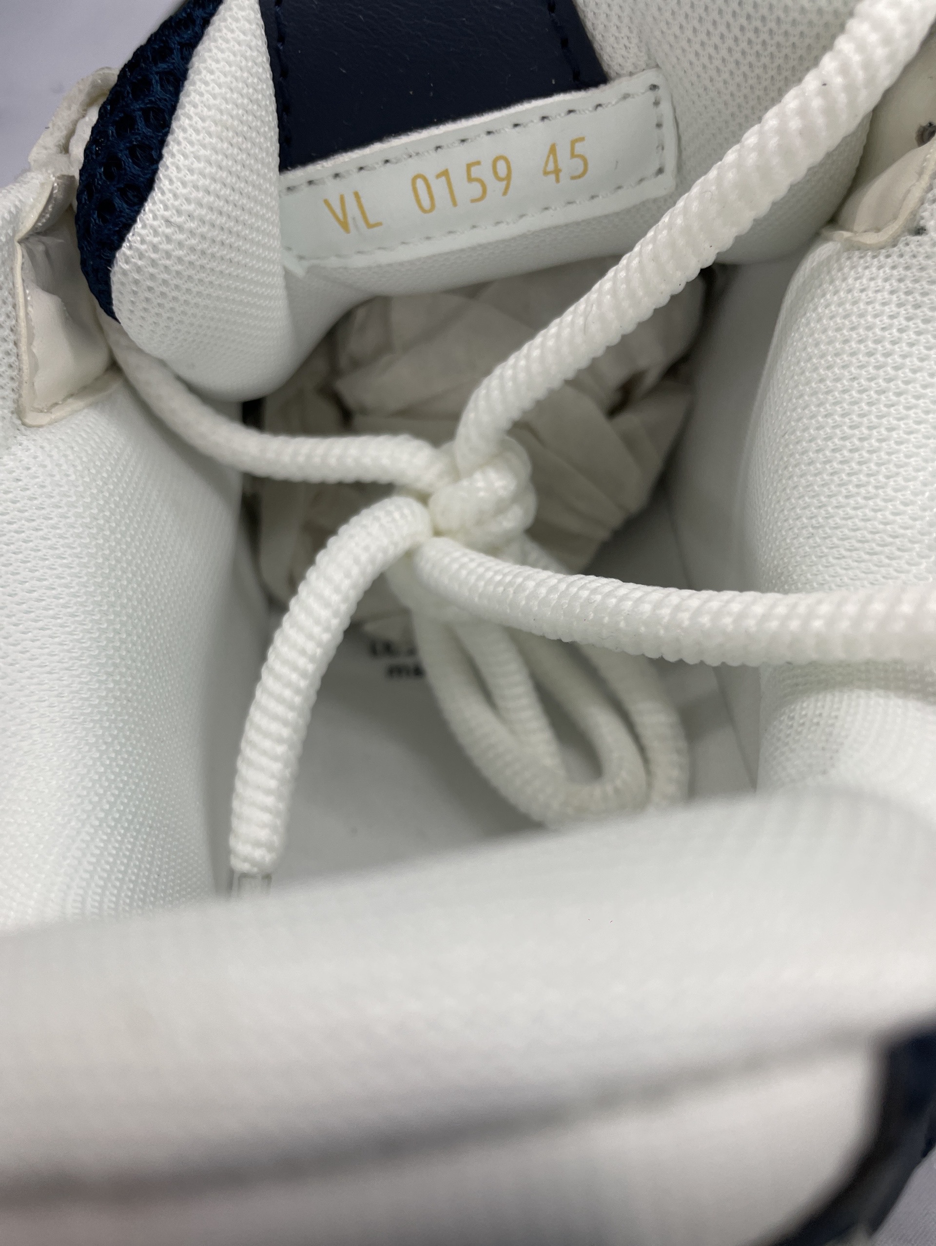 PC4 L series classic sneakers 2
