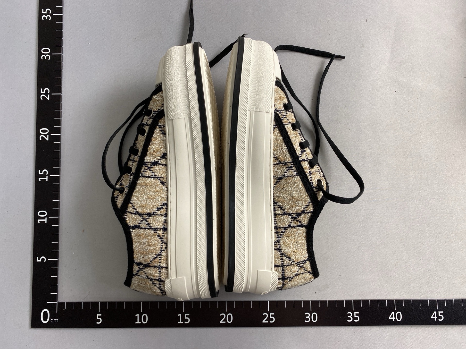 2026 new d-brand european and american monogram embroidered letter canvas sneakers, chunky sole white shoes, versatile casual skate shoes for women 5