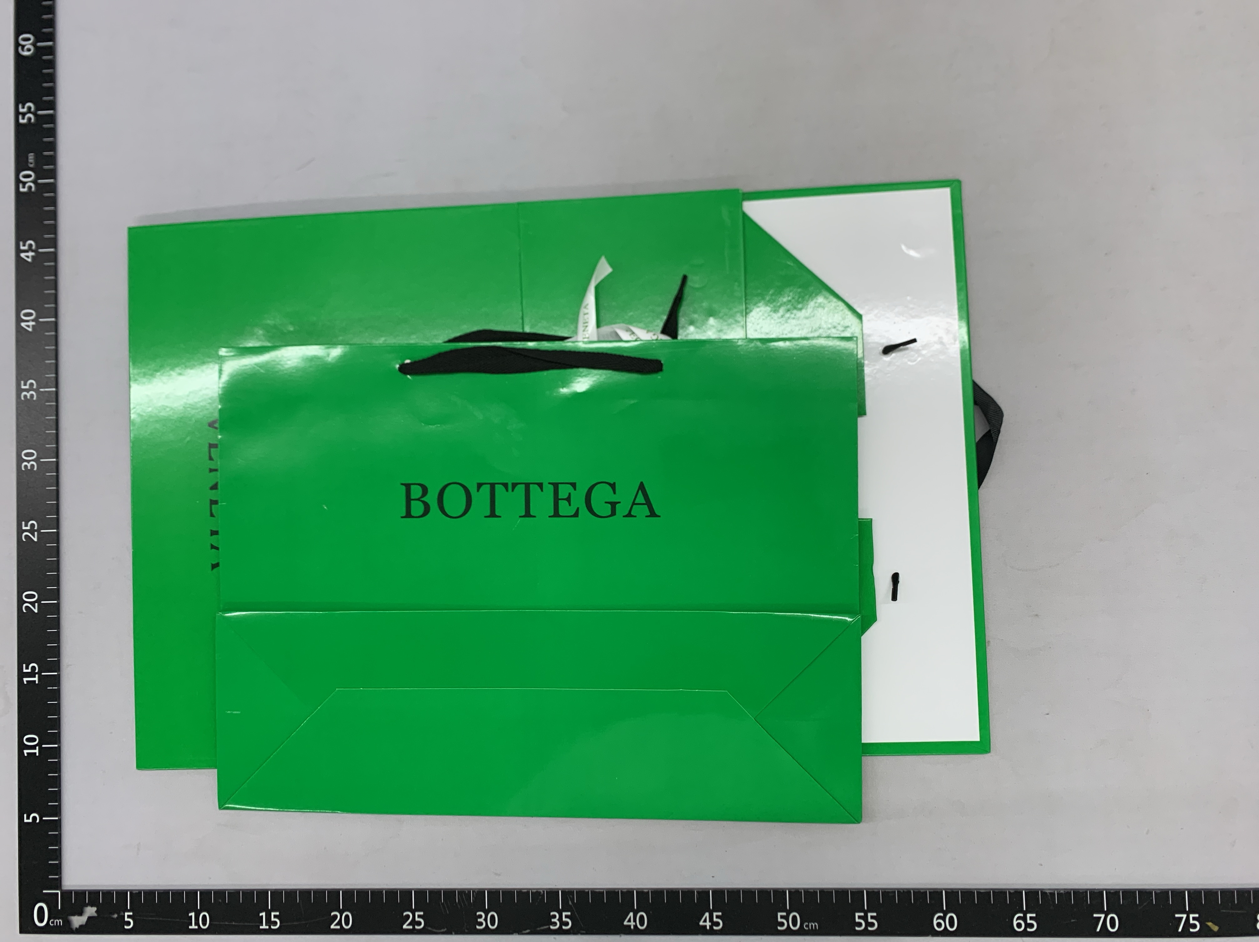 Green big brand magnetic folding gift box bag clothes belt box gift bag wallet box gift giving light luxury ornaments 2