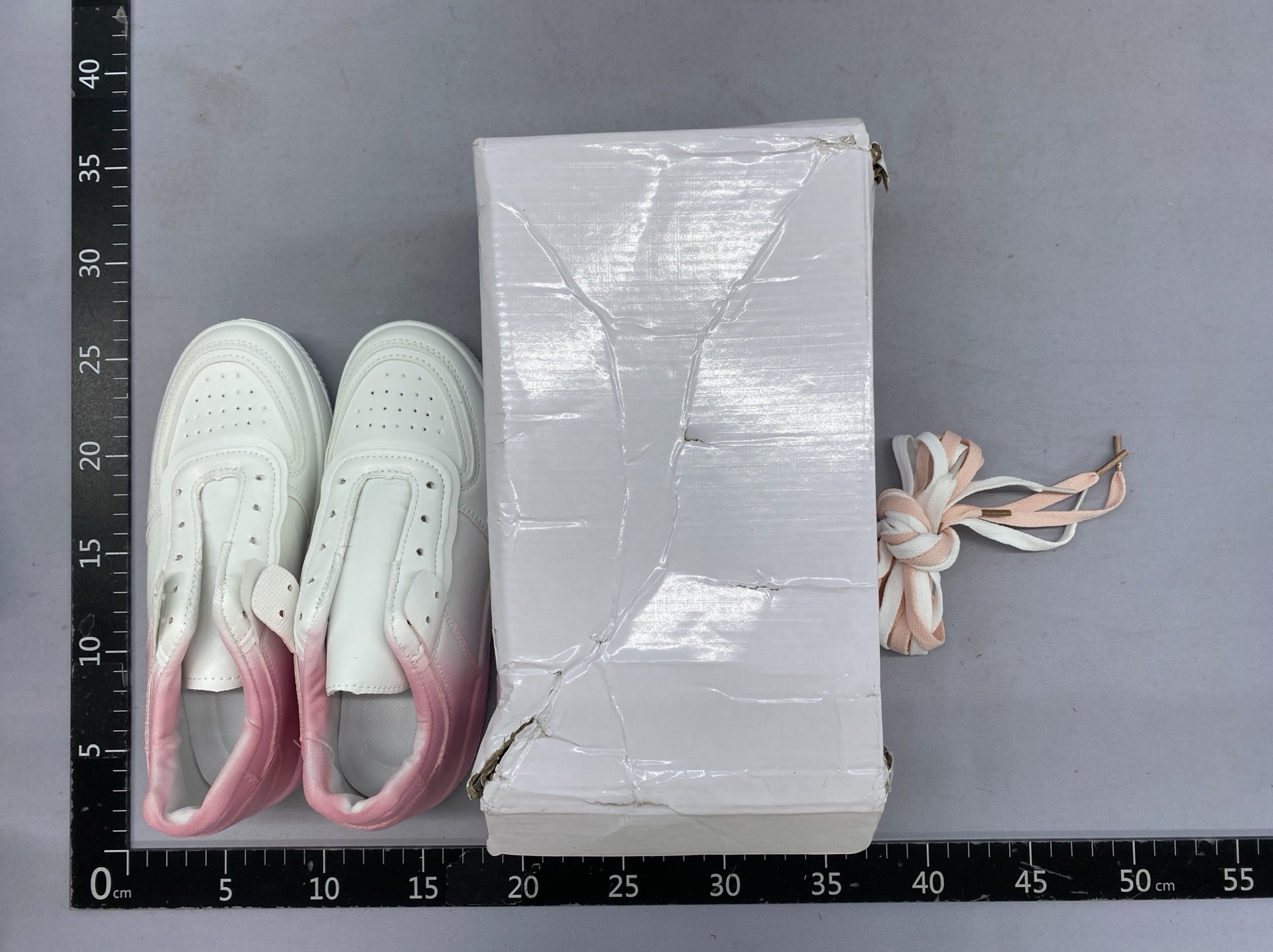 Gradient white sneakers for women, new 2026 spring/autumn collection, bestselling athletic shoes, breathable, versatile canvas shoes for students 2