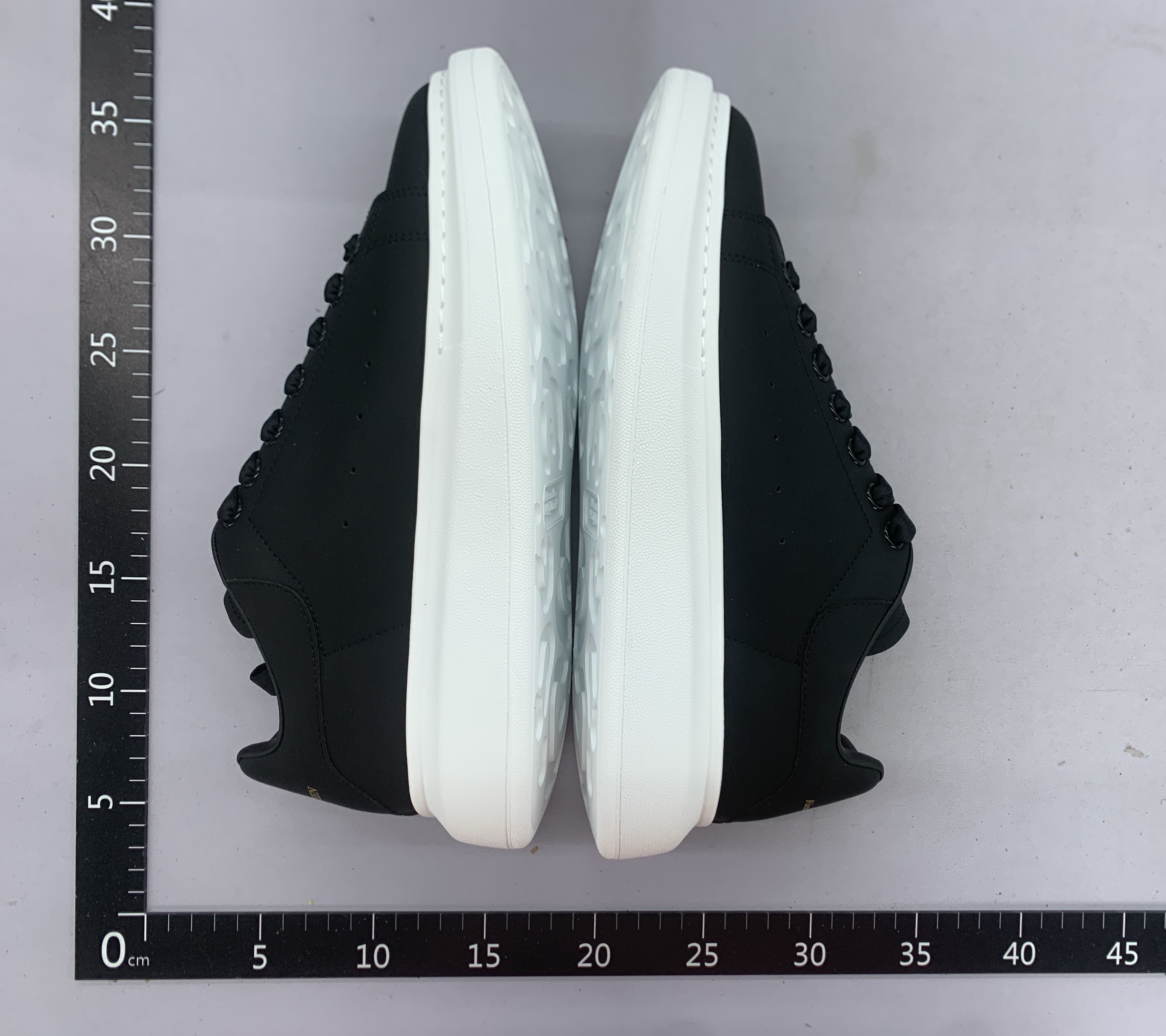 High-top mcqueen sneakers, unisex casual style, genuine leather, white sneakers, breathable, height-increasing, chunky sole, direct from the factory 4