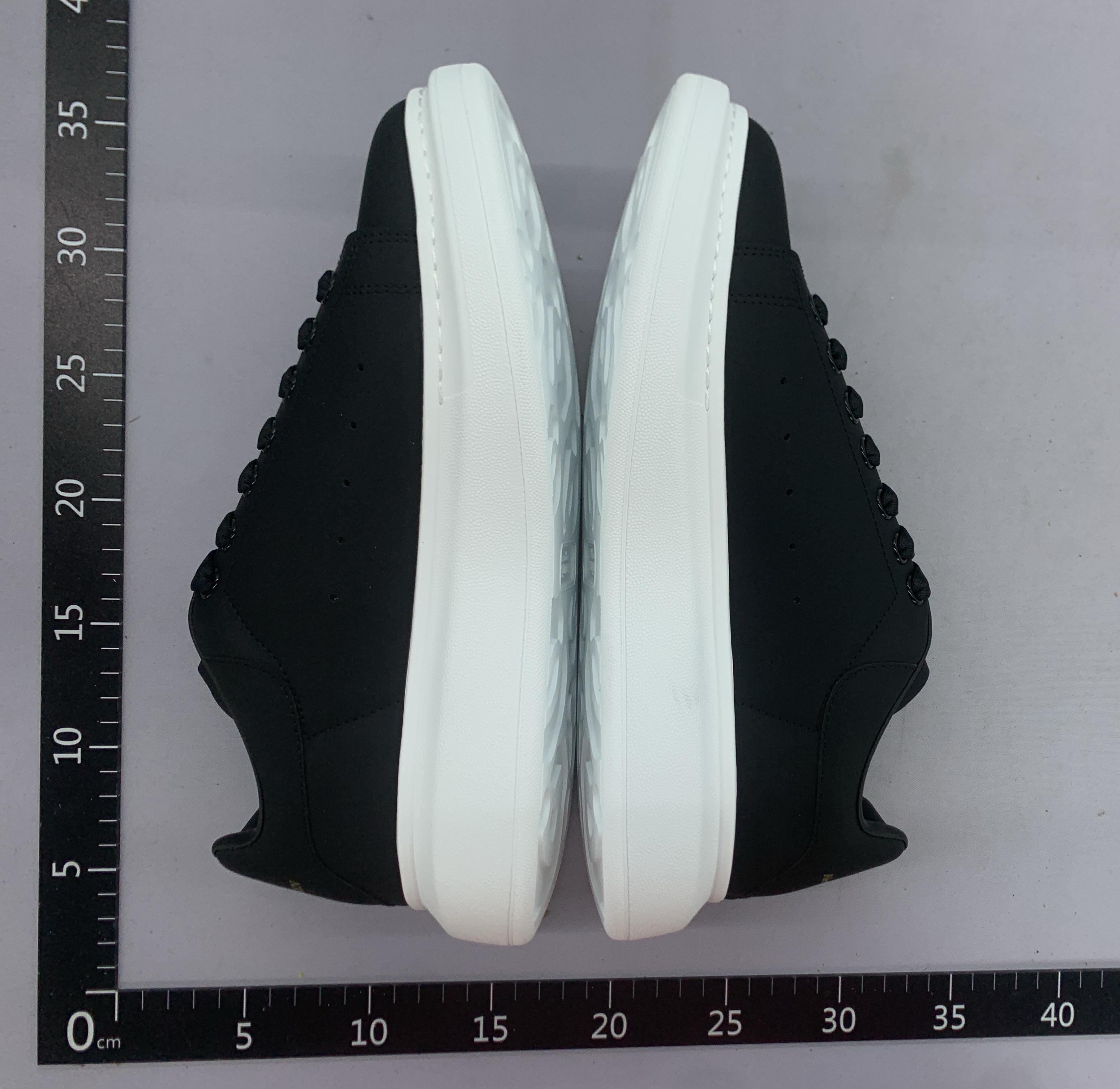 High-top mcqueen sneakers, unisex casual style, genuine leather, white sneakers, breathable, height-increasing, chunky sole, direct from the factory 5