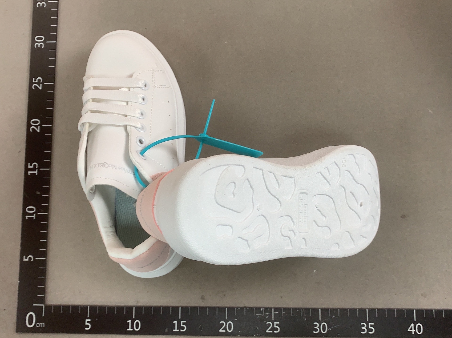 Soft bottom mcqueen white shoes fleece-lined high version pure original men’s and women’s casualcouple sneakers thick sole hidden heel shoes 4