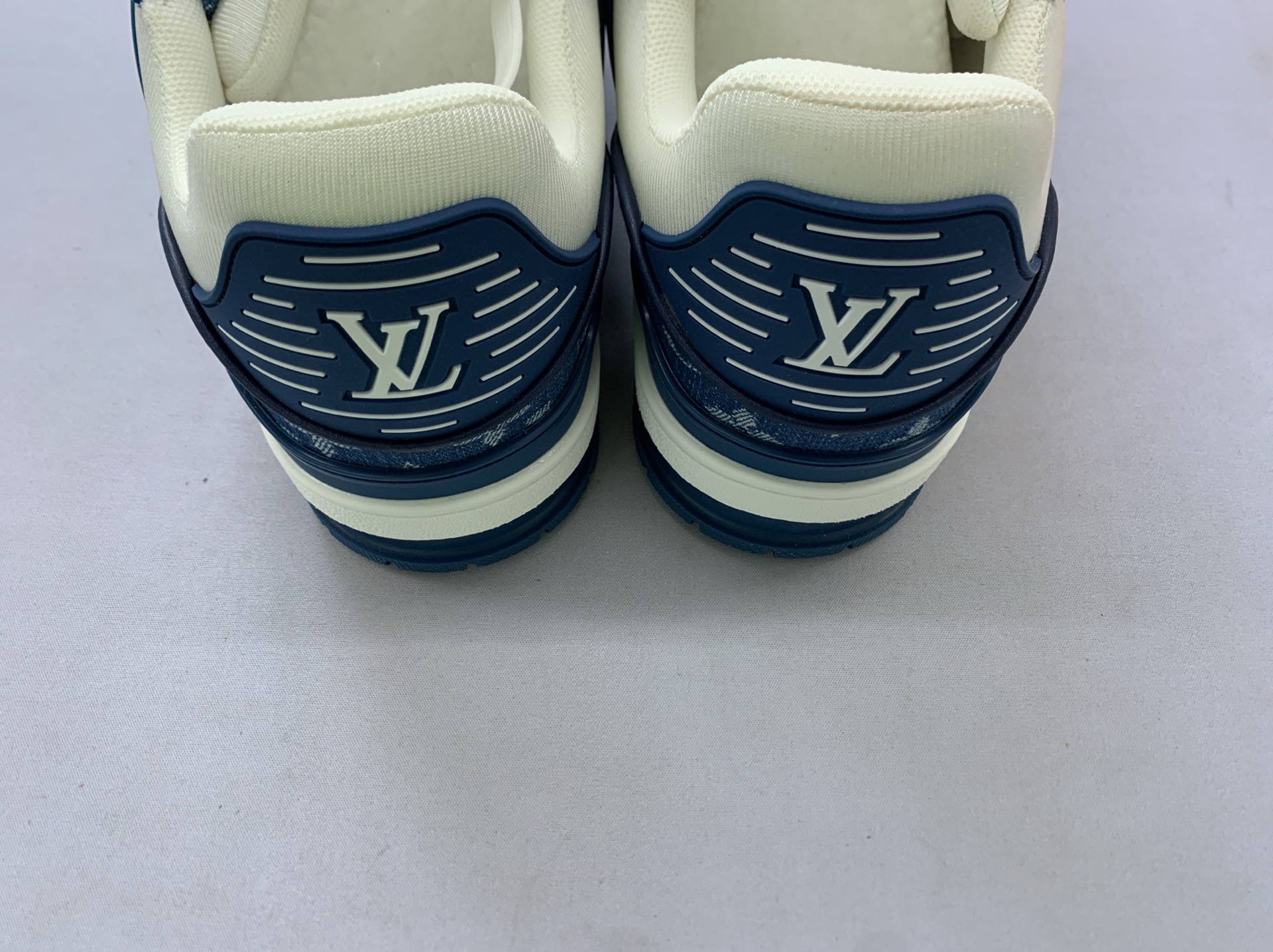 Men and women: same style white cement sports and casual shoes, lujia denim white shoes, popular red book l white cement 6