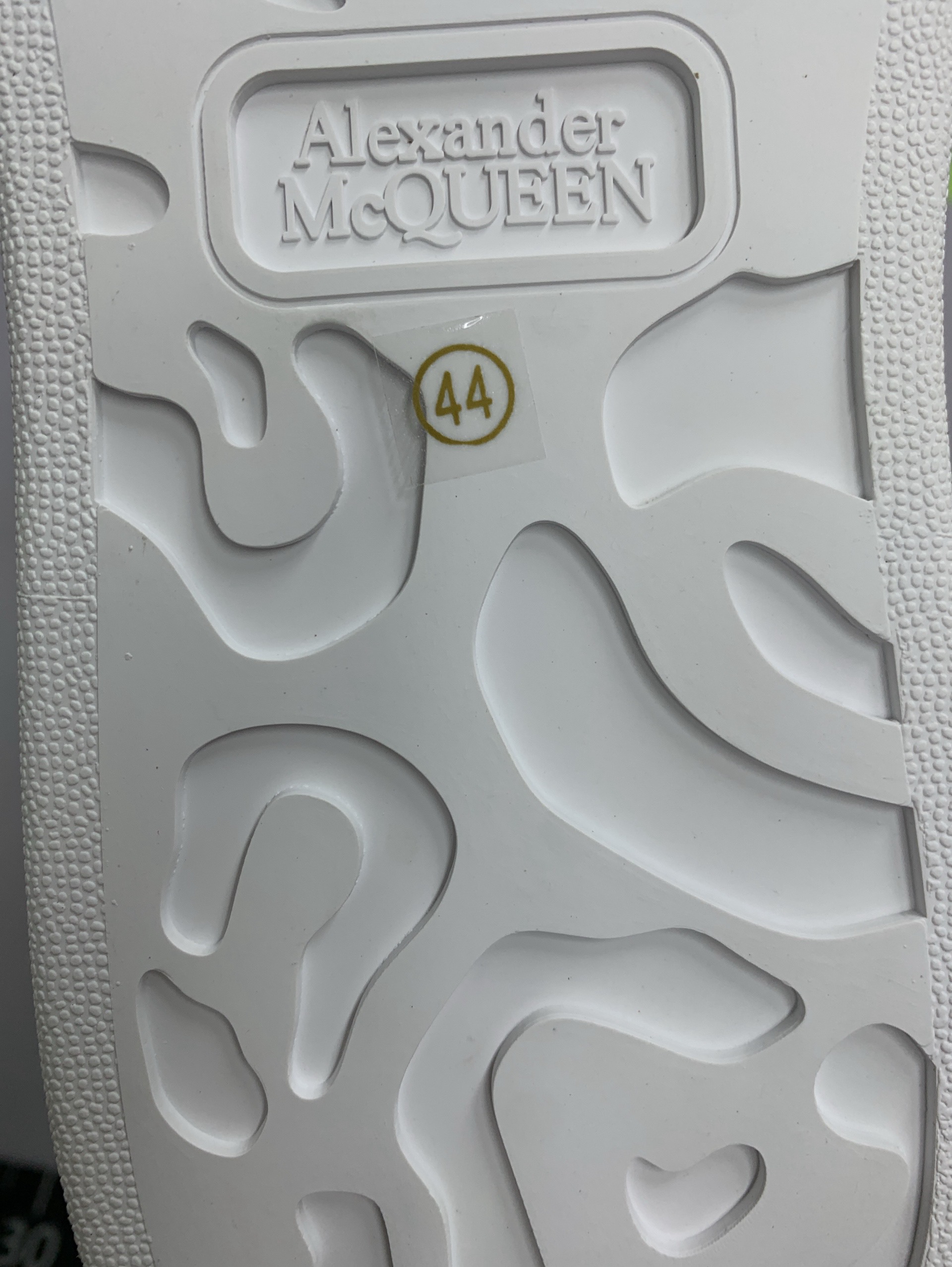 High-end mcqueen genuine leather white sneakers with hidden wedge platform, thick sole, unisex, sporty, fashionable, versatile, skate shoes, casual shoes 2