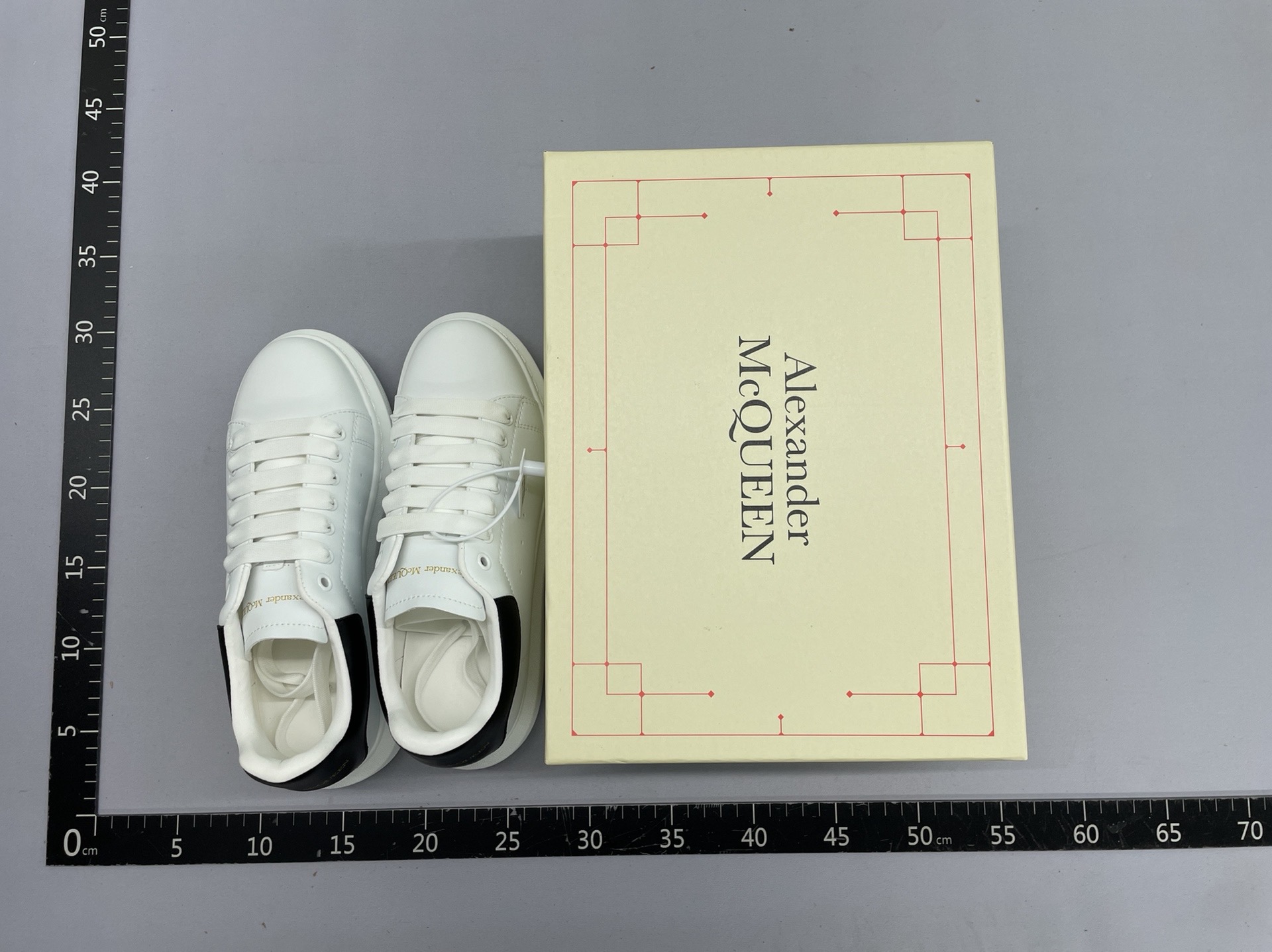 Classic and versatile white sneakers for men and women. couple’s style. made in italy (15% off) (nk) 2