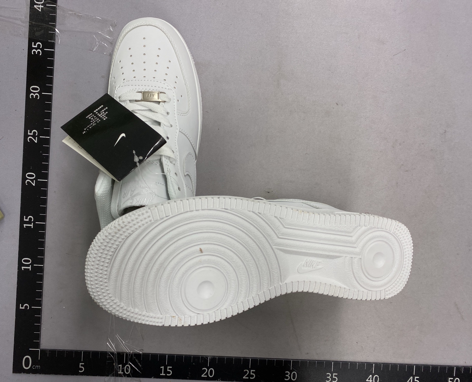 Af1 no. 1 all-white low-top student basketball shoes – versatile, trendy, athletic, casual sneakers – white sneakers 3