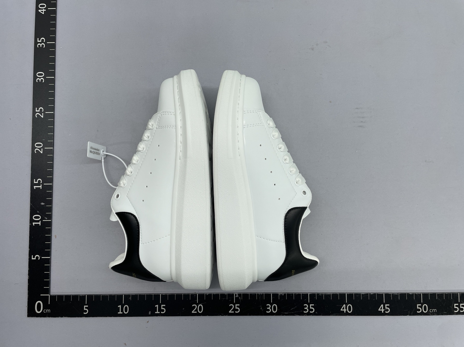Classic and versatile white sneakers for men and women. couple’s style. made in italy (15% off) (nk) 4
