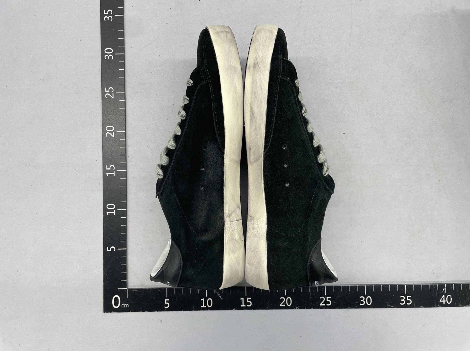 Classic and versatile korean gg style distressed star sneakers for women and men. these low-top sneakers feature a hidden wedge for added height and a trendy, slightly dirty, cowhide leather finish. perfect as everyday white sneakers 3