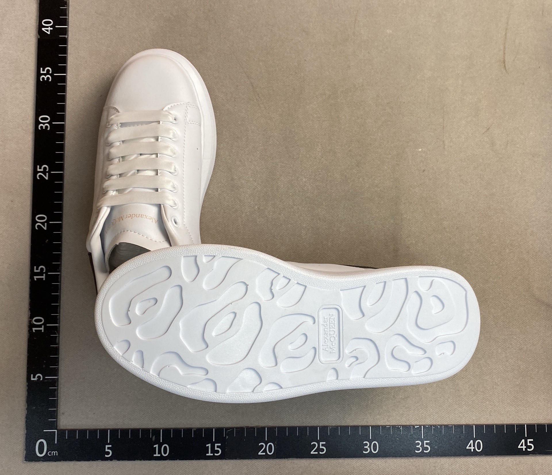 Mc casual white shoes chf 4