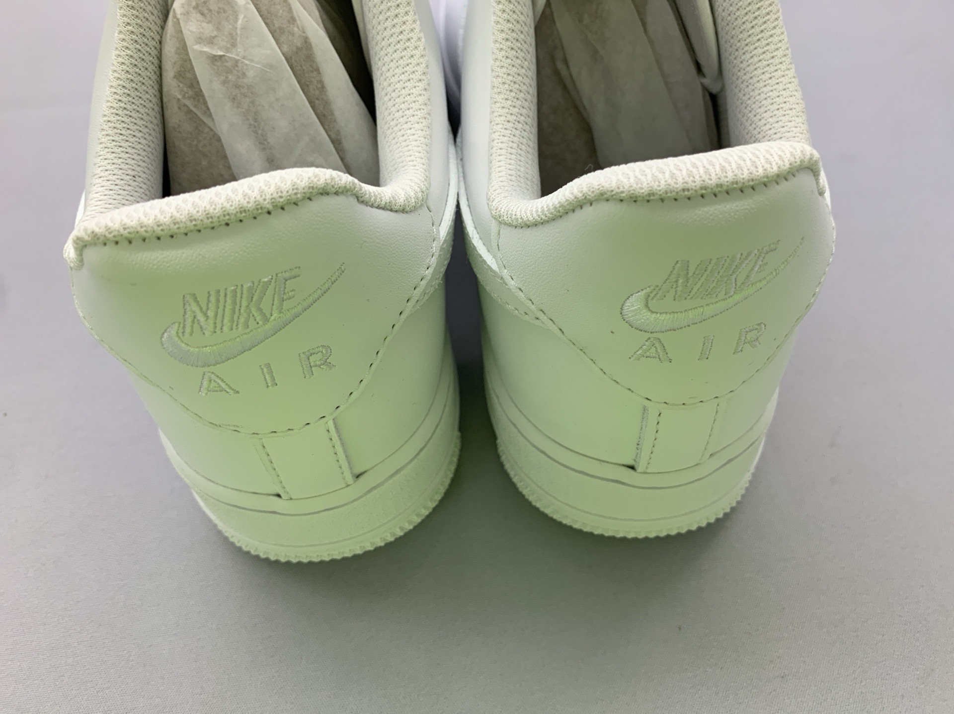 [benefits, new link, long-term supply, factory special price] pure original no. 1 af1 low-top white shoes, all white, thick-cut leather upper, insole adhesive, midsole president, brand new original box, factory cashed out 6