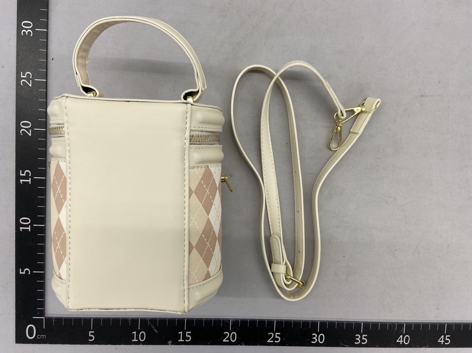 High-end niche bag for women, 2025 new rhombus pattern versatile tote, fashionable influencer-style shoulder and crossbody bag 4