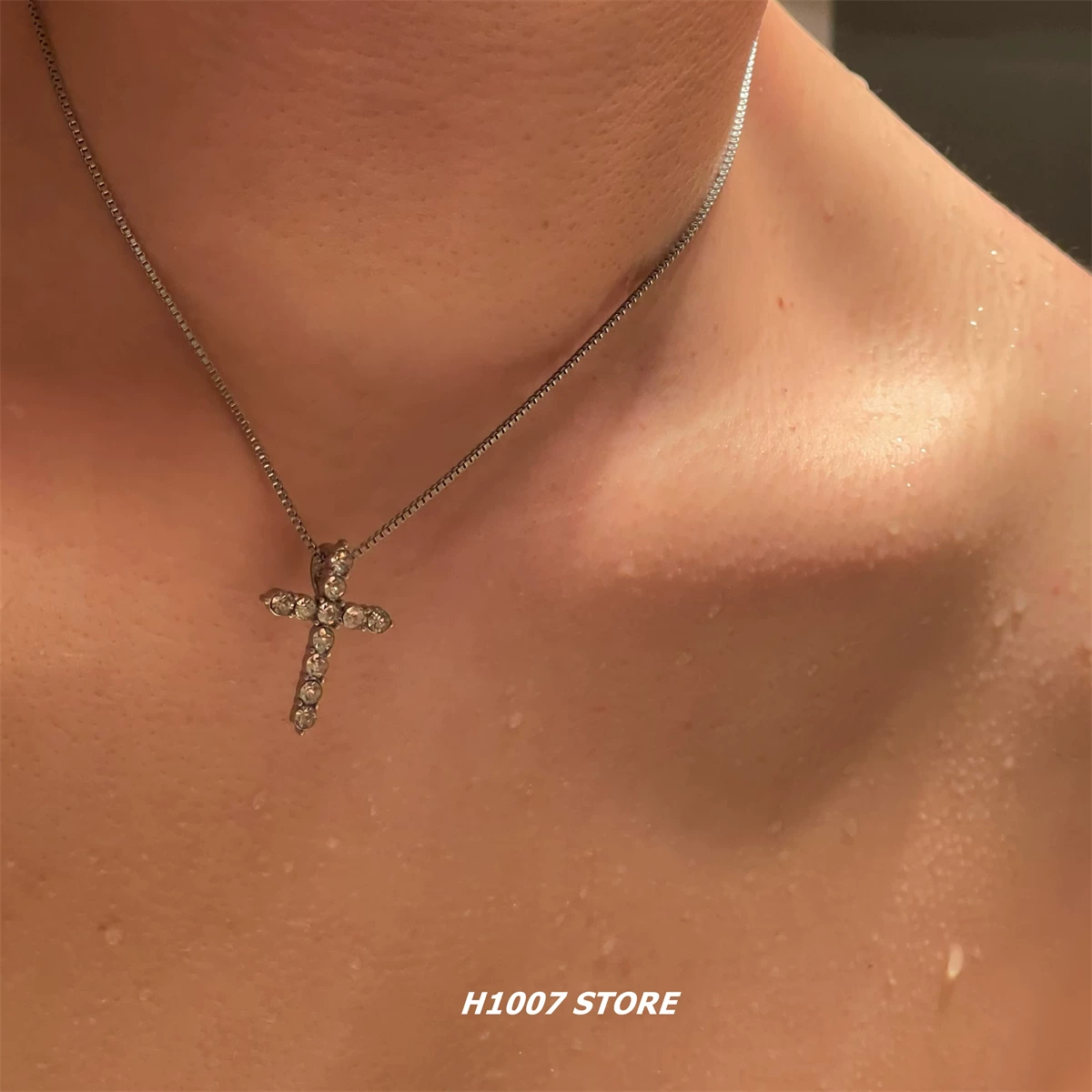 Full diamond cross snake bone chain necklace for boys hip hop style niche design classy couple style cold clavicle chain 1